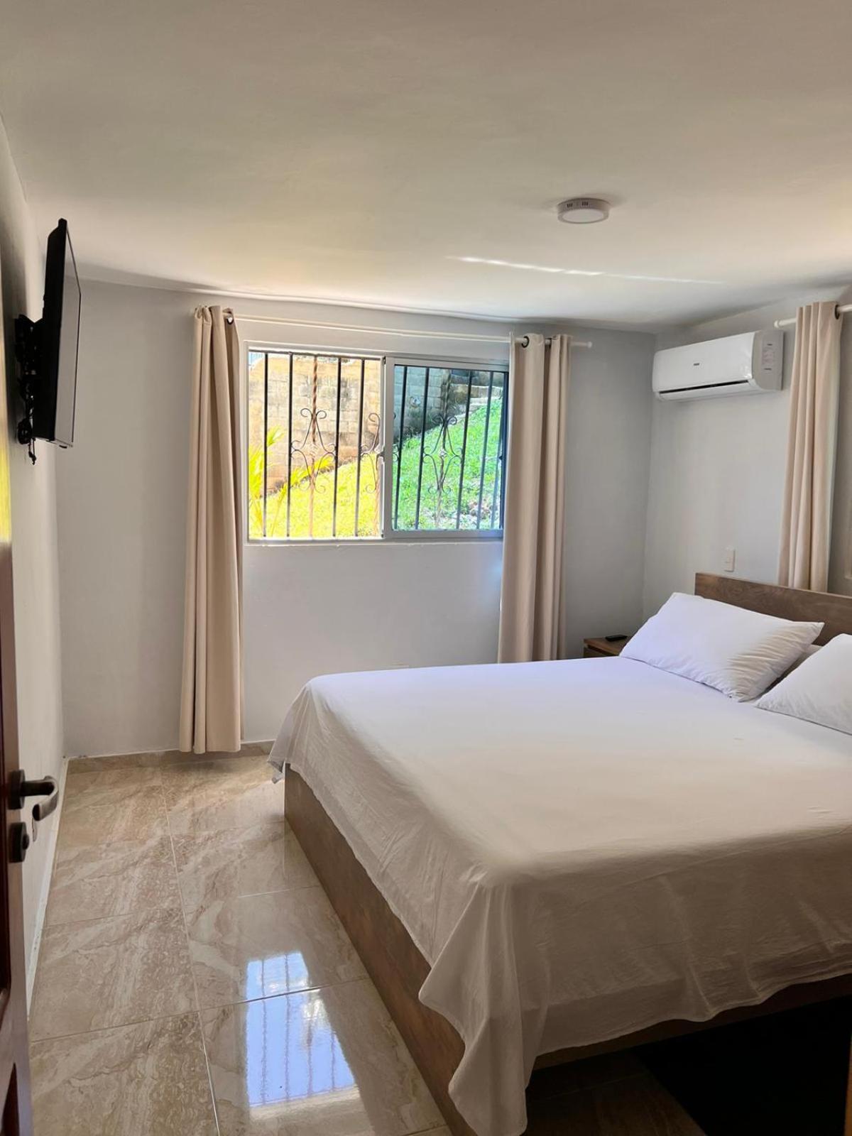 One-Bedroom House photo 1