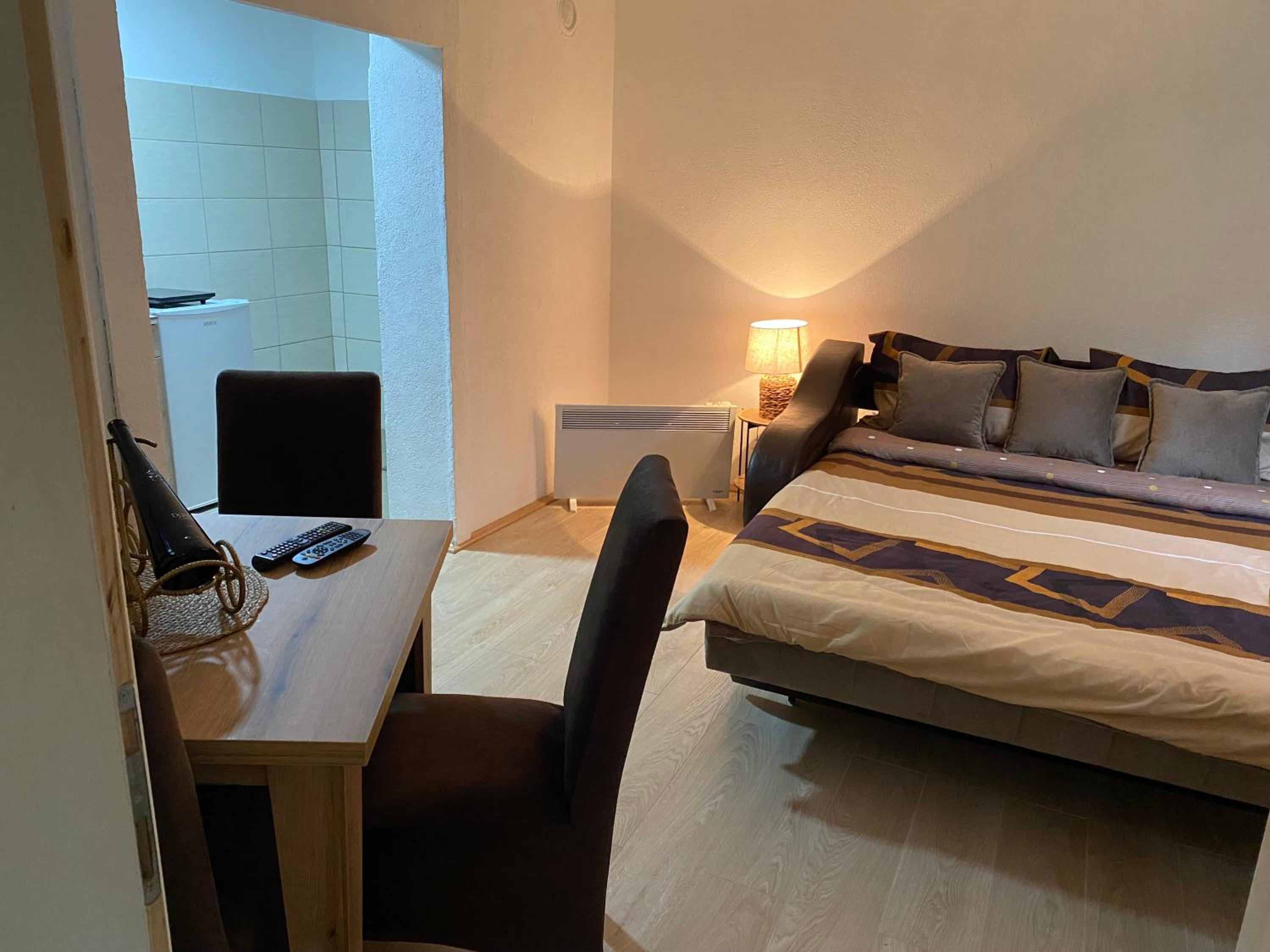 One-Bedroom Apartment photo 1