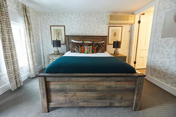 Deluxe Queen Room