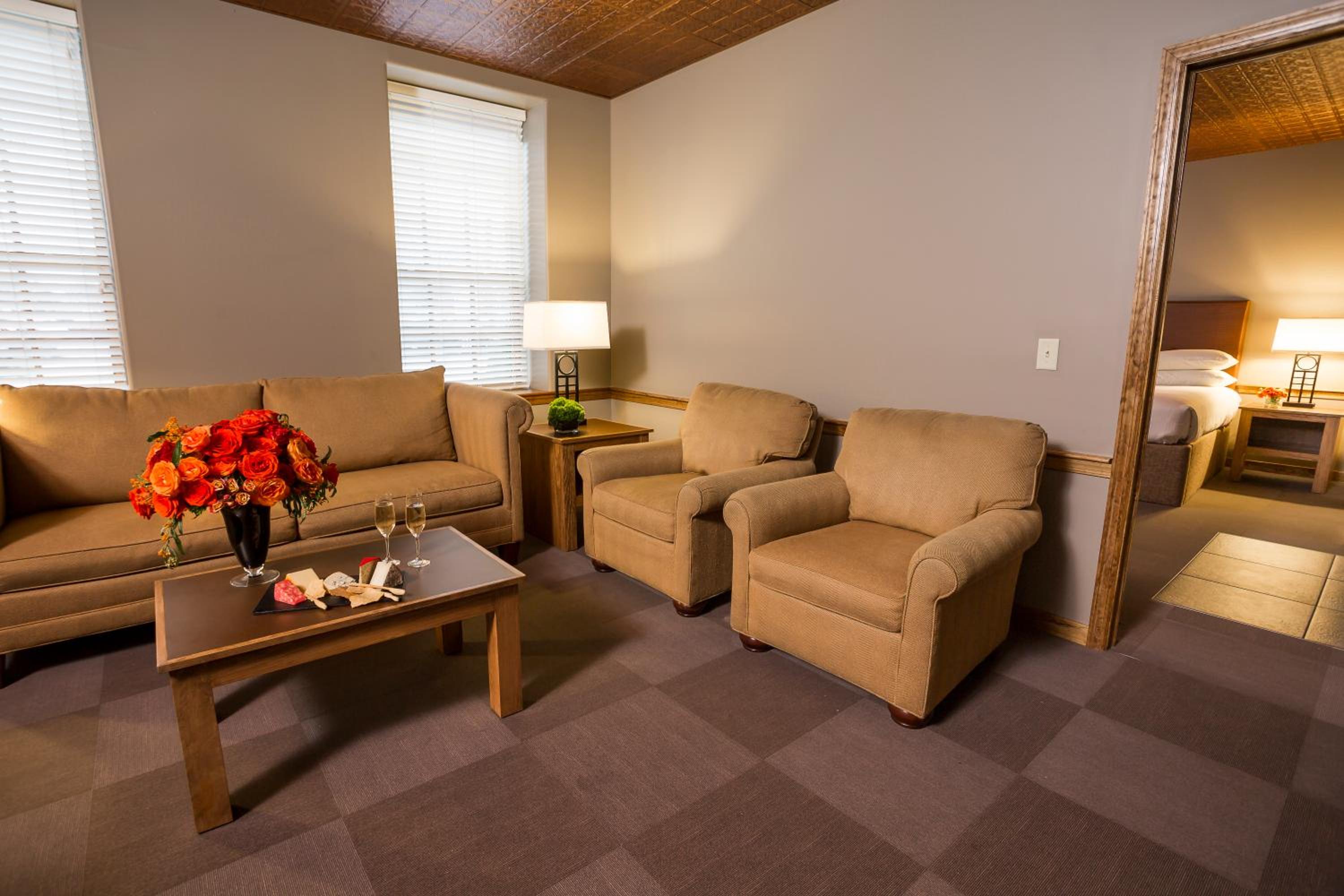 Queen Suite - Photo 3