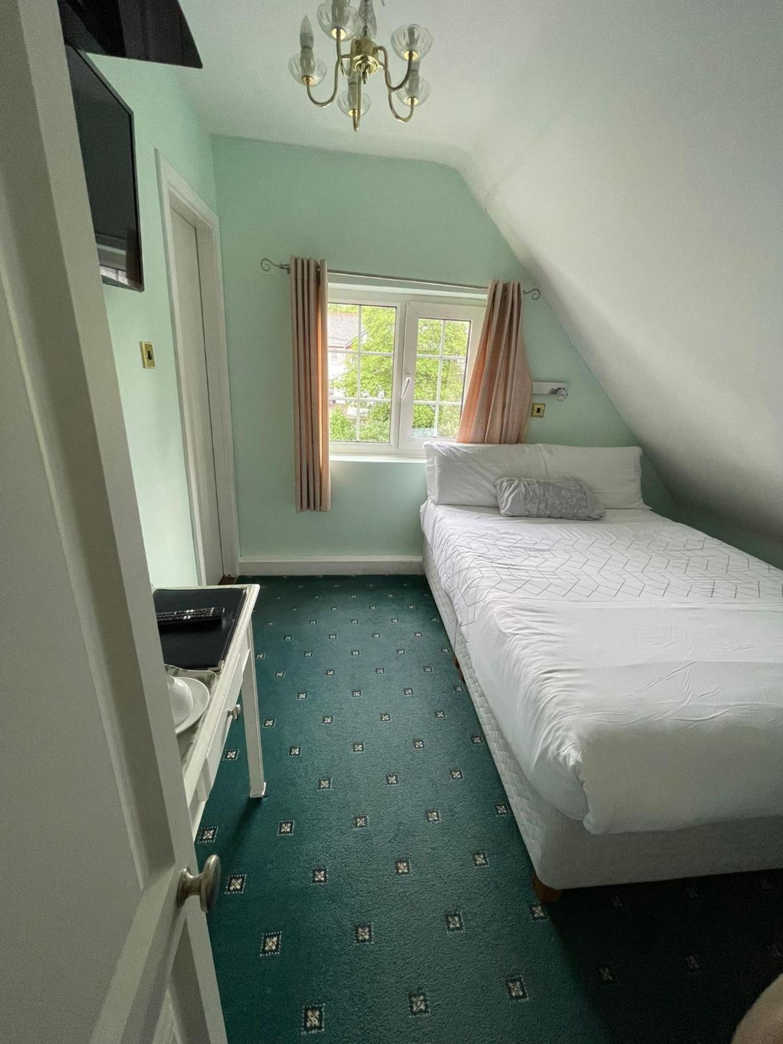 Economy Double Room photo 3