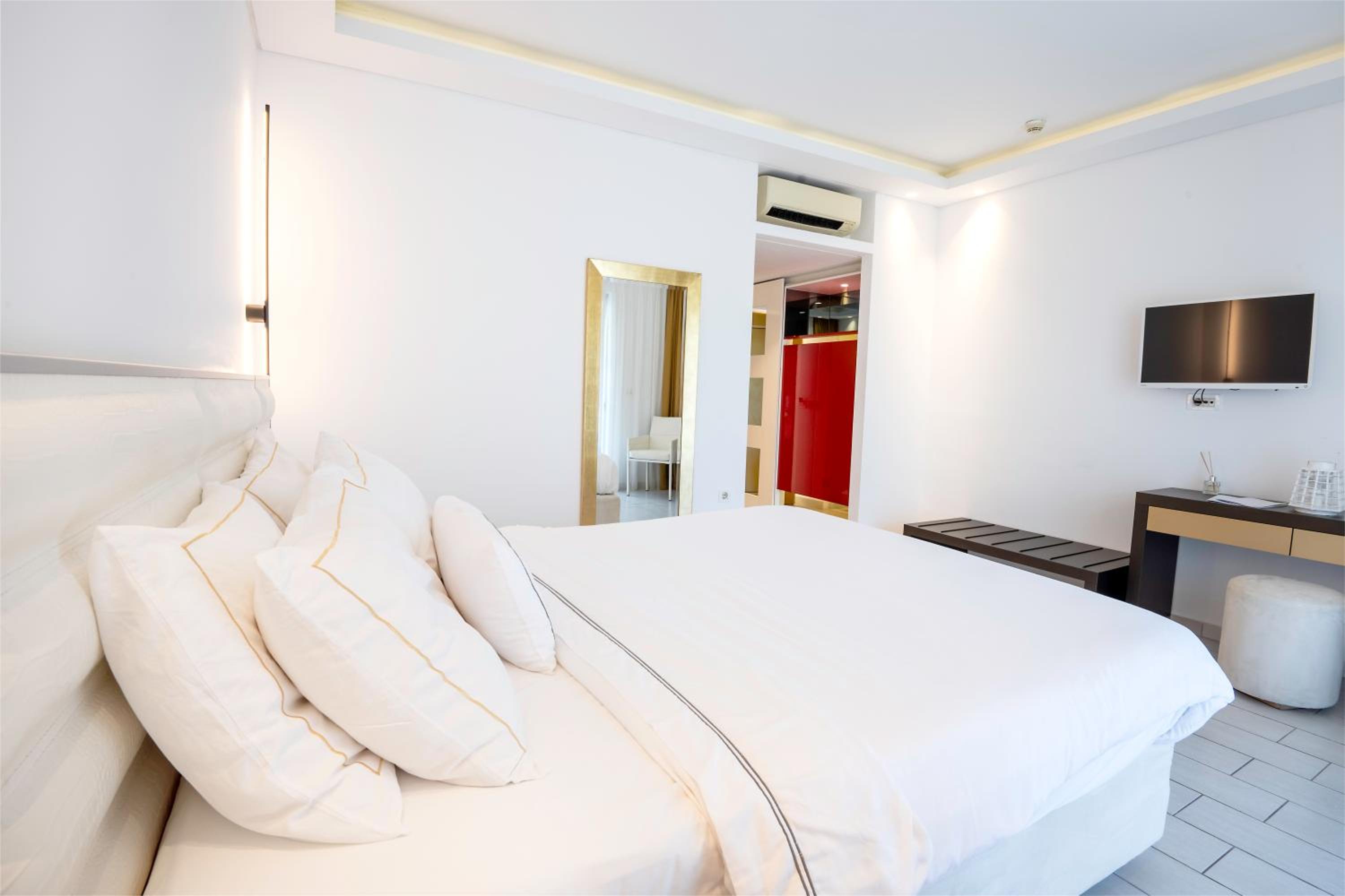 Double Room - Photo 8