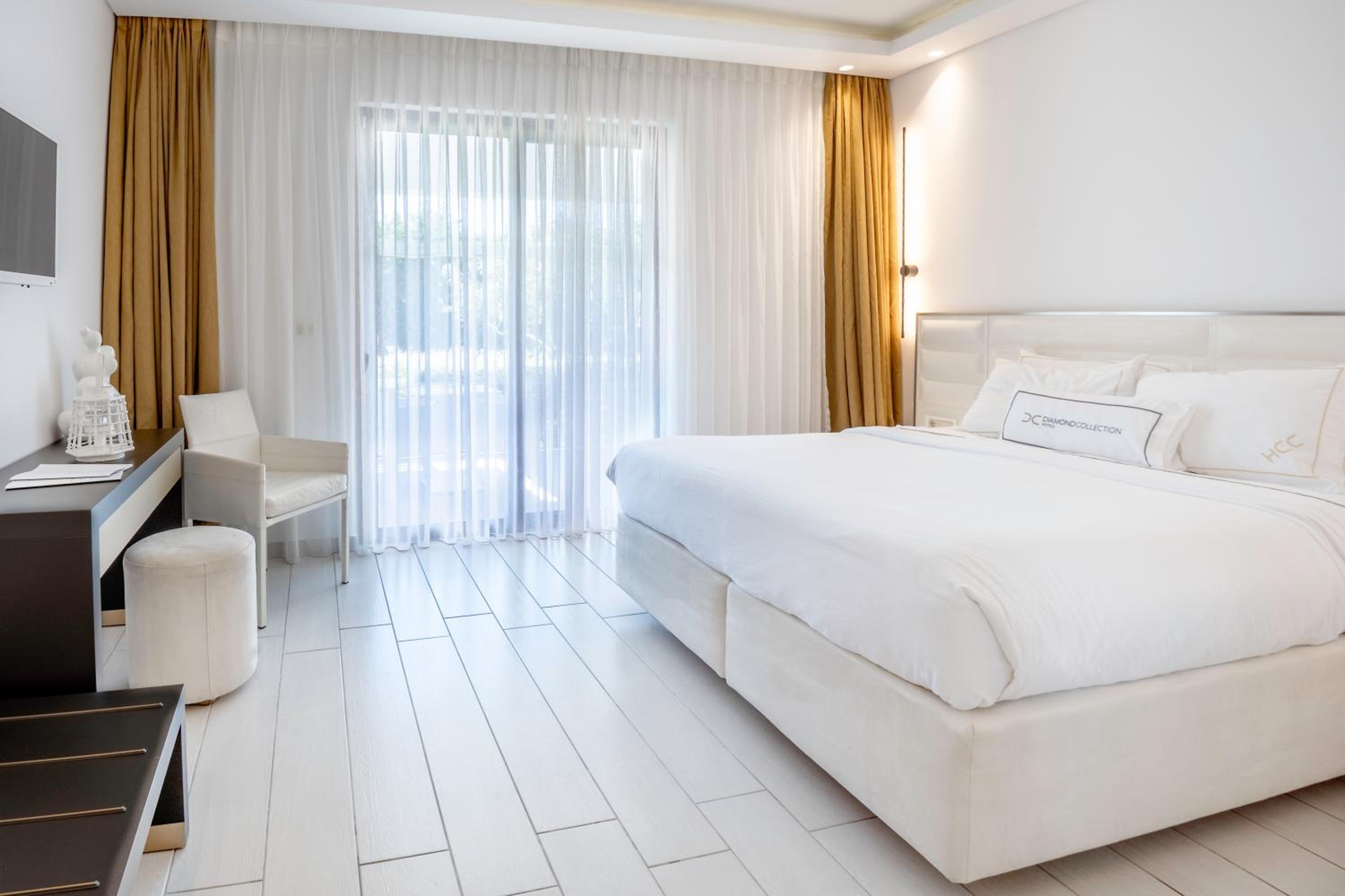 Double Room - Photo 7