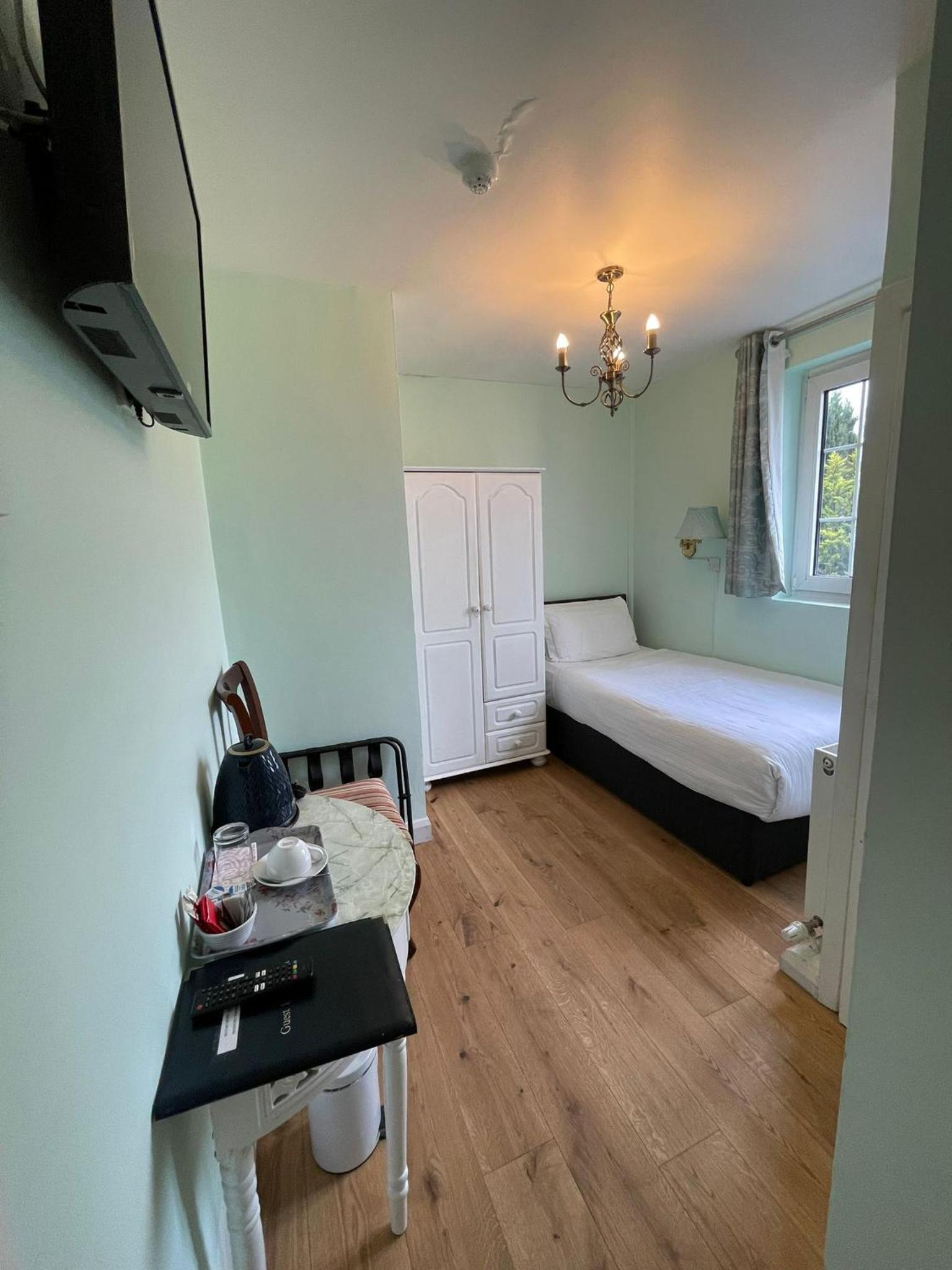Single Room photo 2