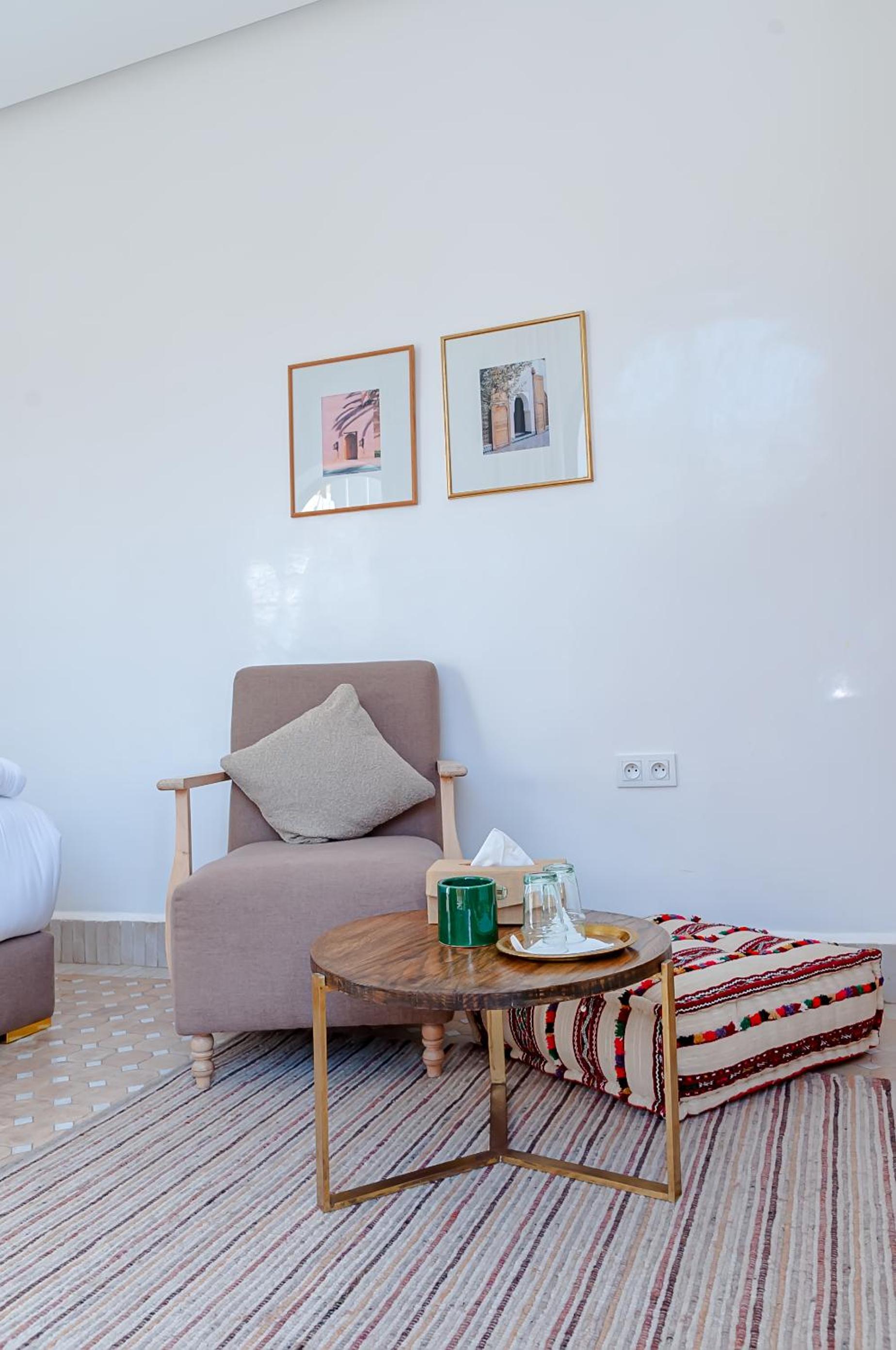 Double Room with Private Bathroom - Photo 4