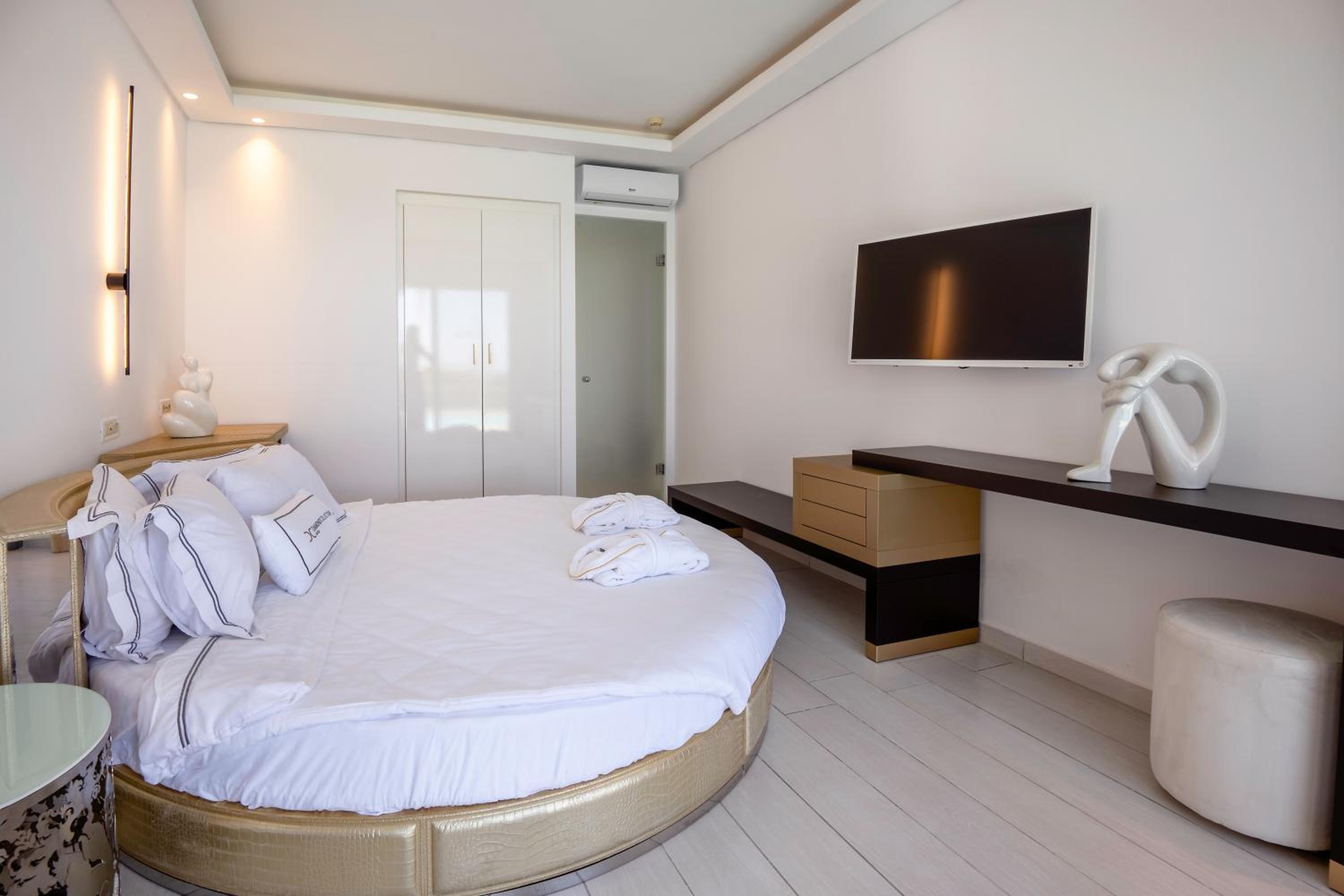 Diamond Suite with Private Pool photo 3