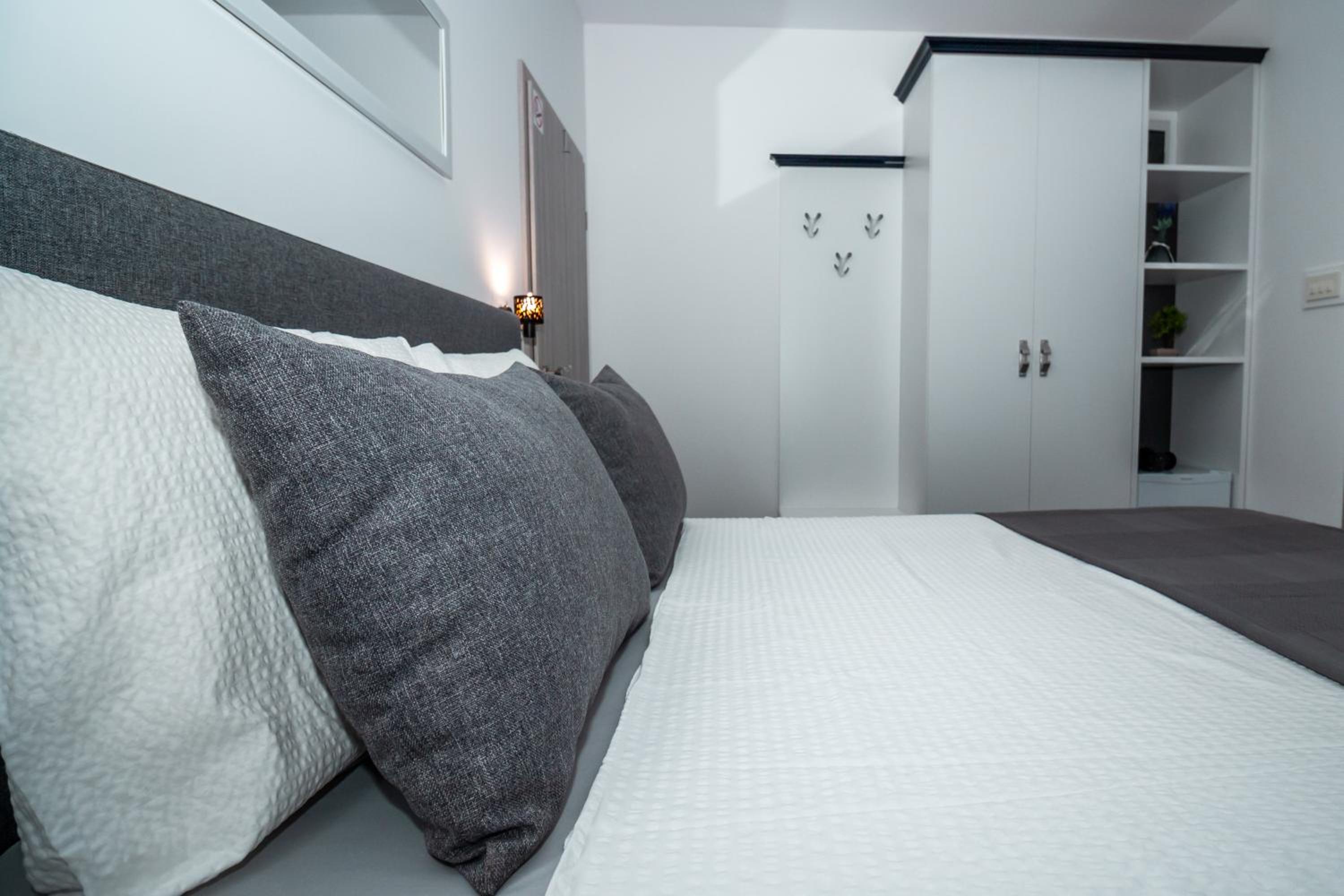 Deluxe Double Room with Shower - Photo 1