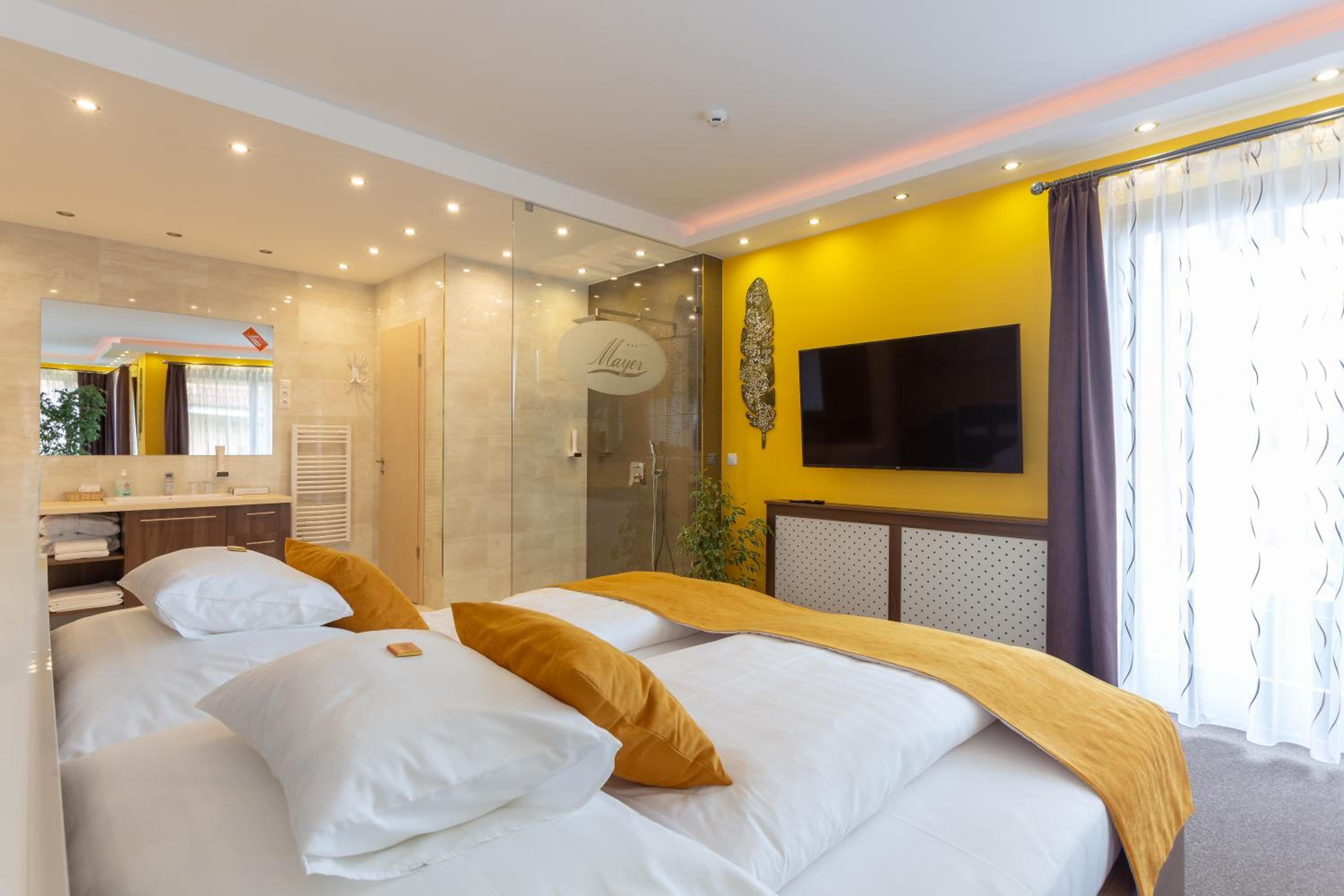 Queen Suite photo 1