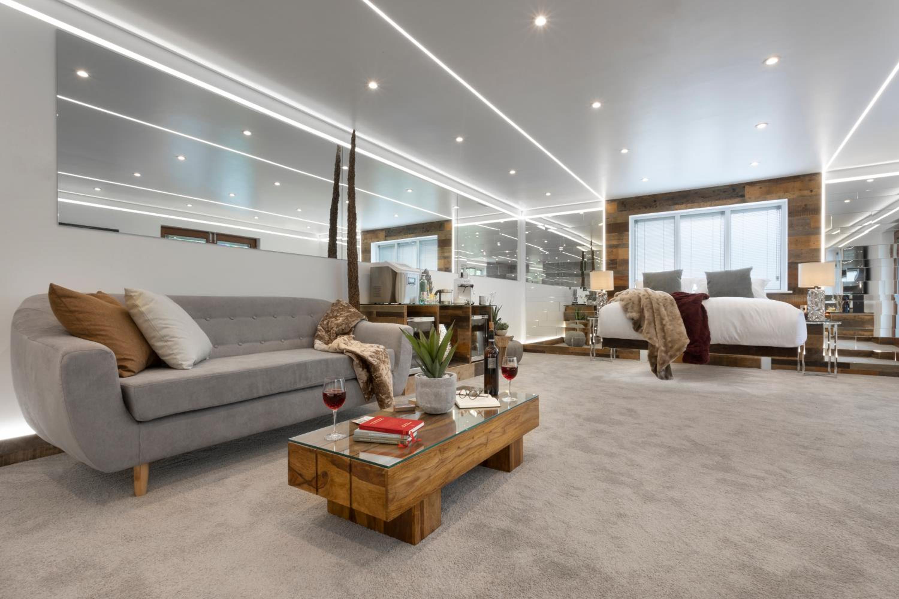 King Suite with Balcony photo 2