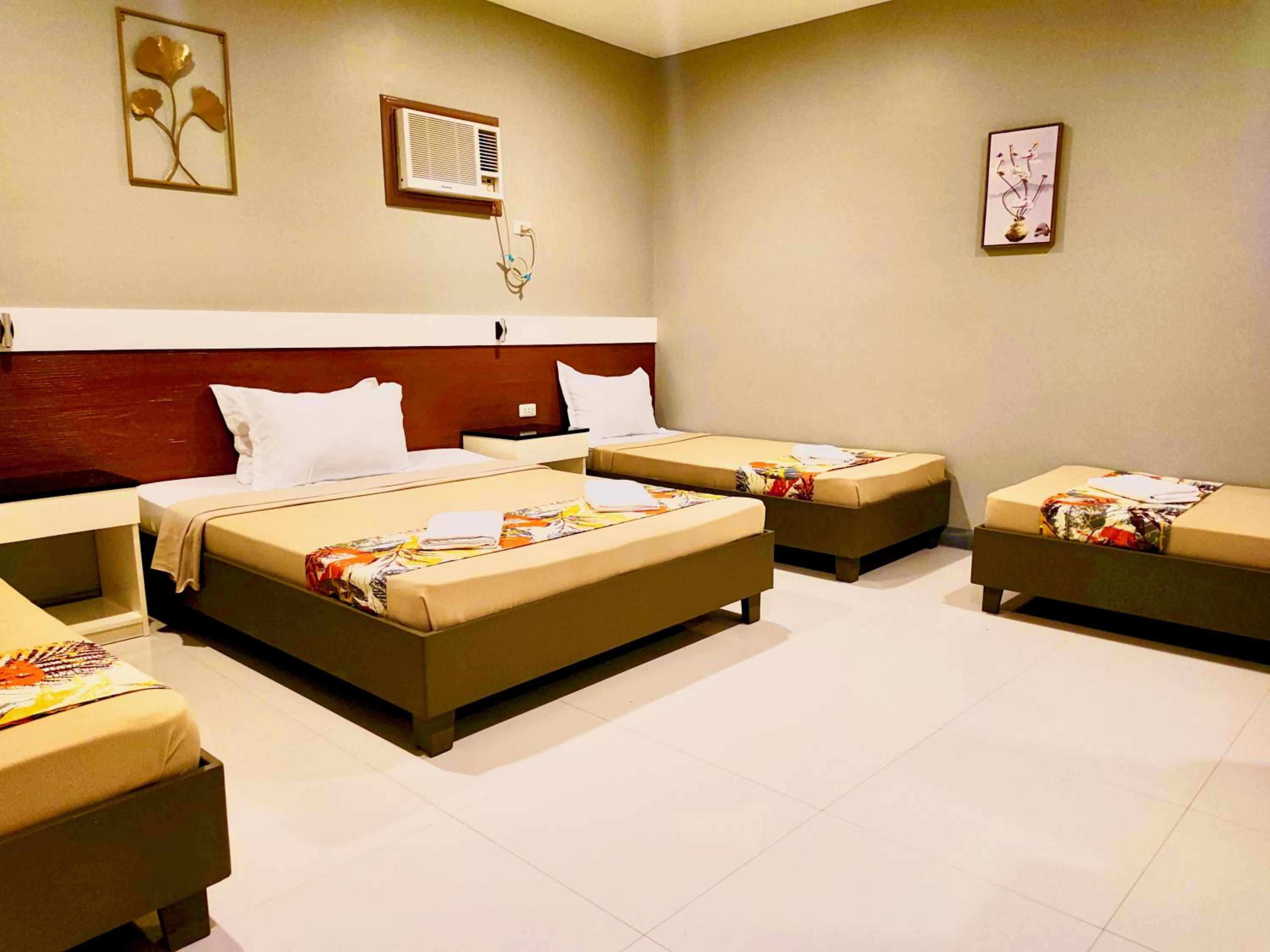 Deluxe Family Suite photo 3