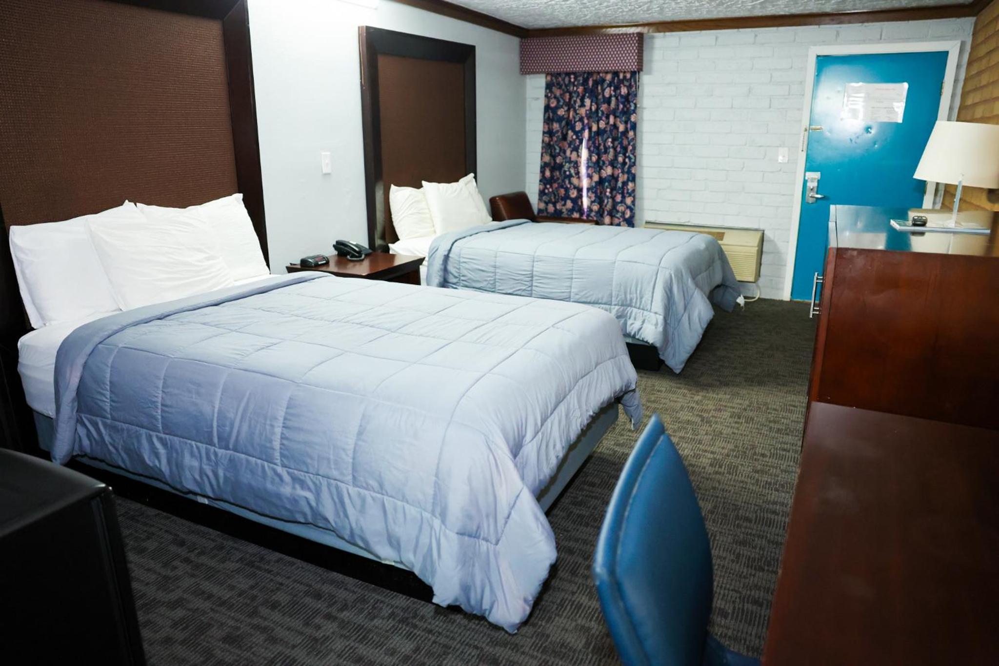 Double Room with Two Double Beds - Photo 13