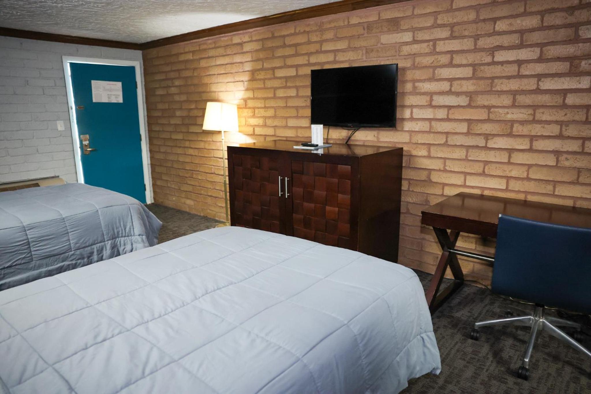 Double Room with Two Double Beds - Photo 16