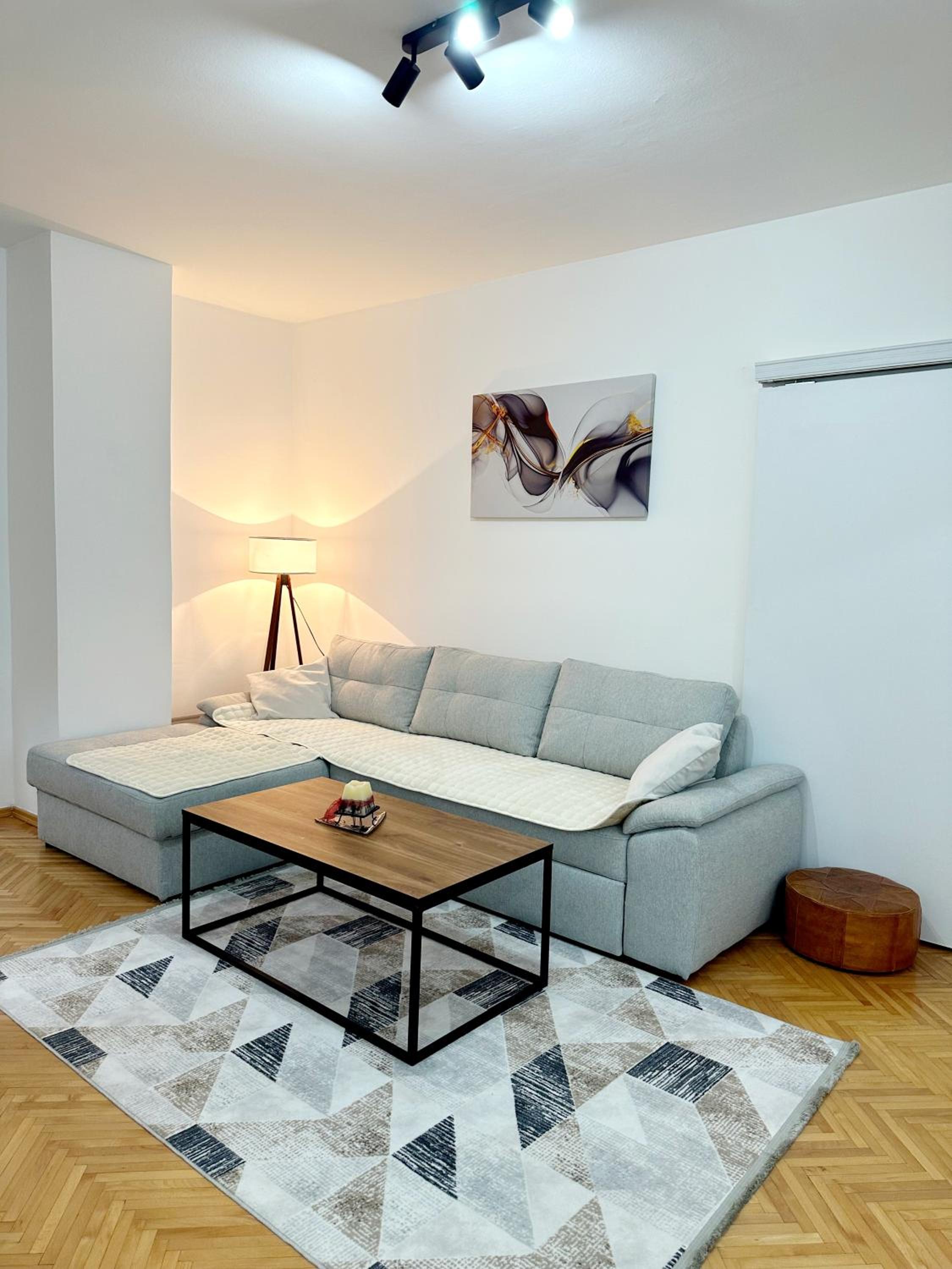 One-Bedroom Apartment photo 1