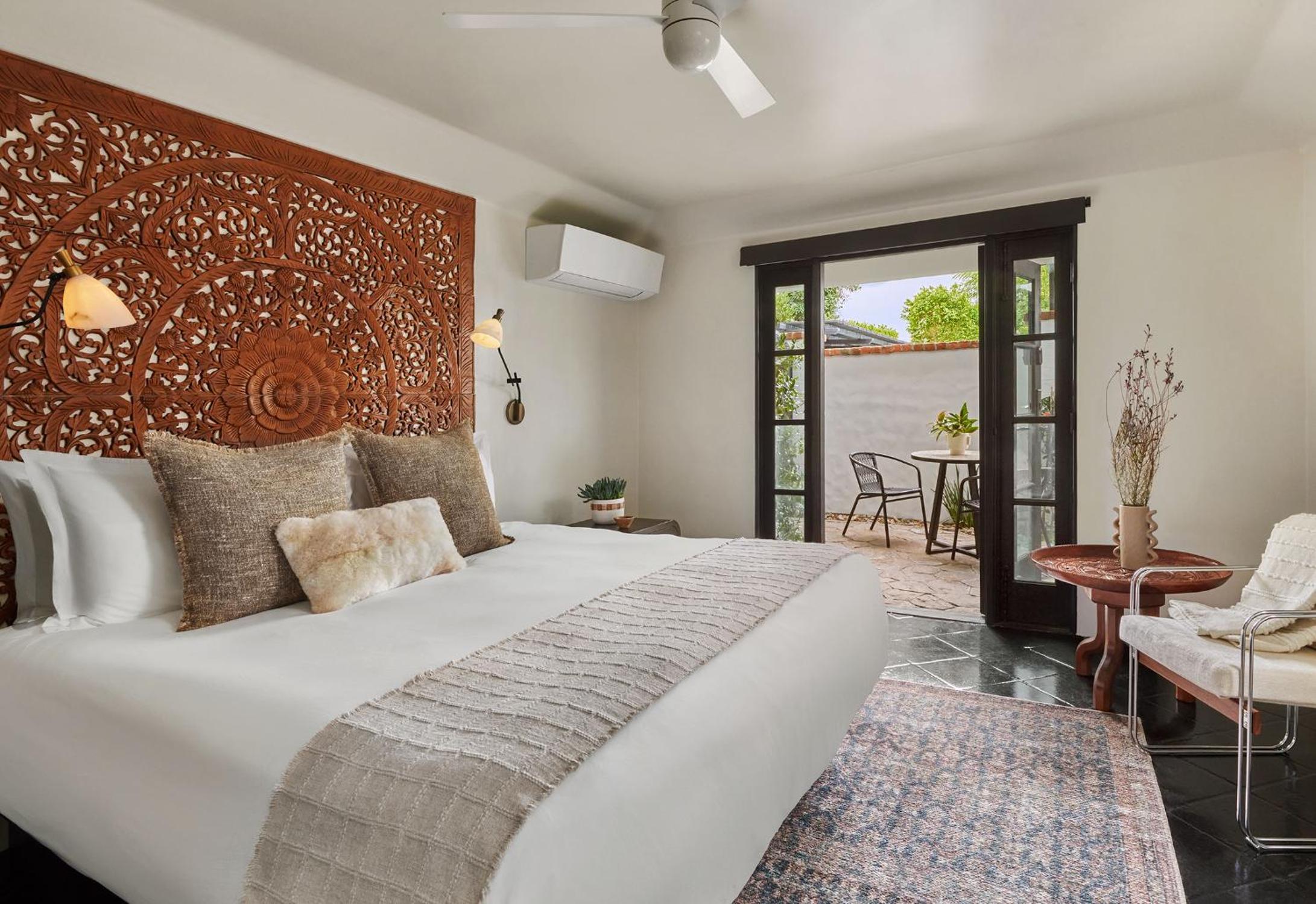 Deluxe King Room photo 1