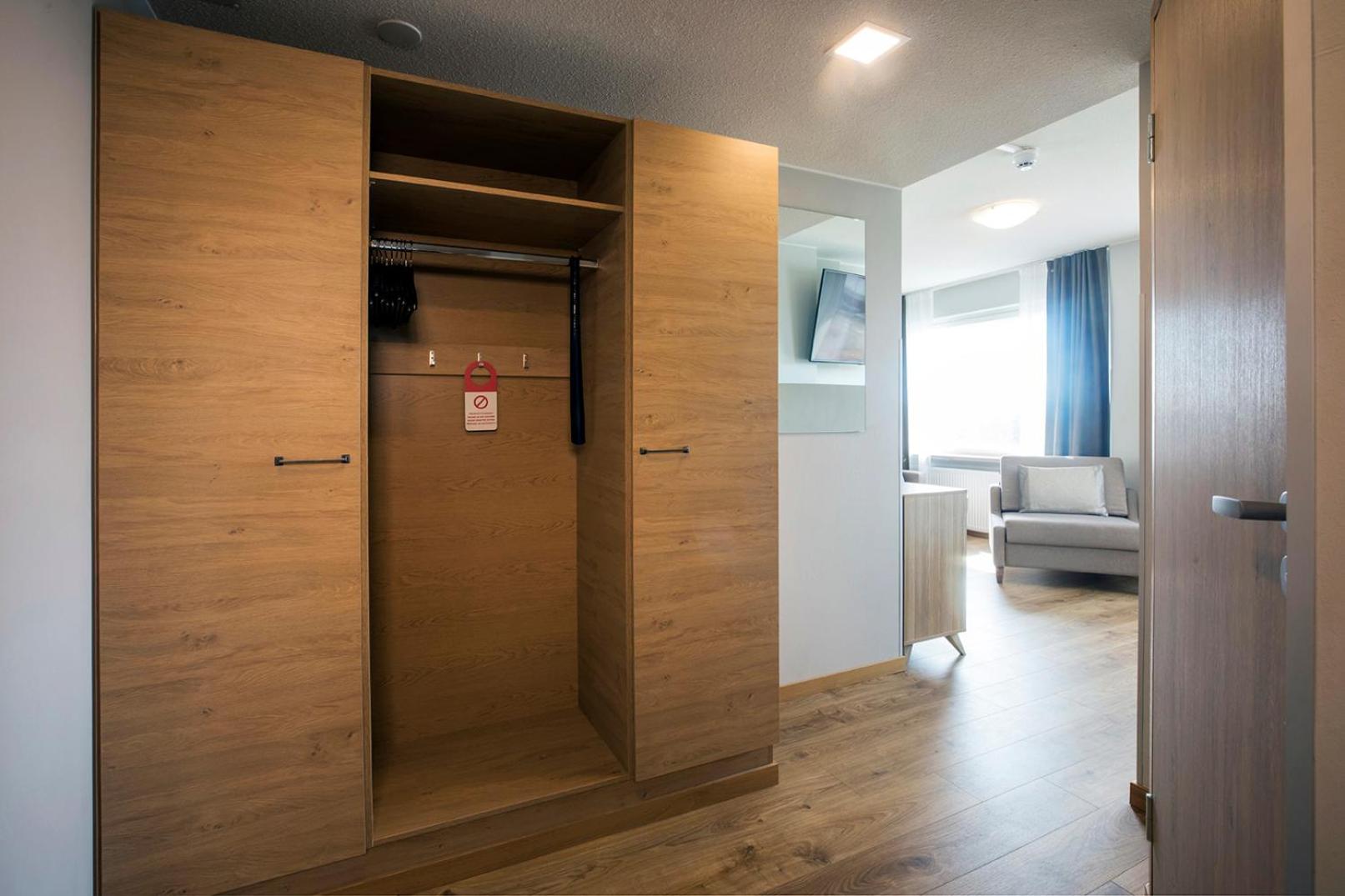 One-Bedroom Suite - Photo 16