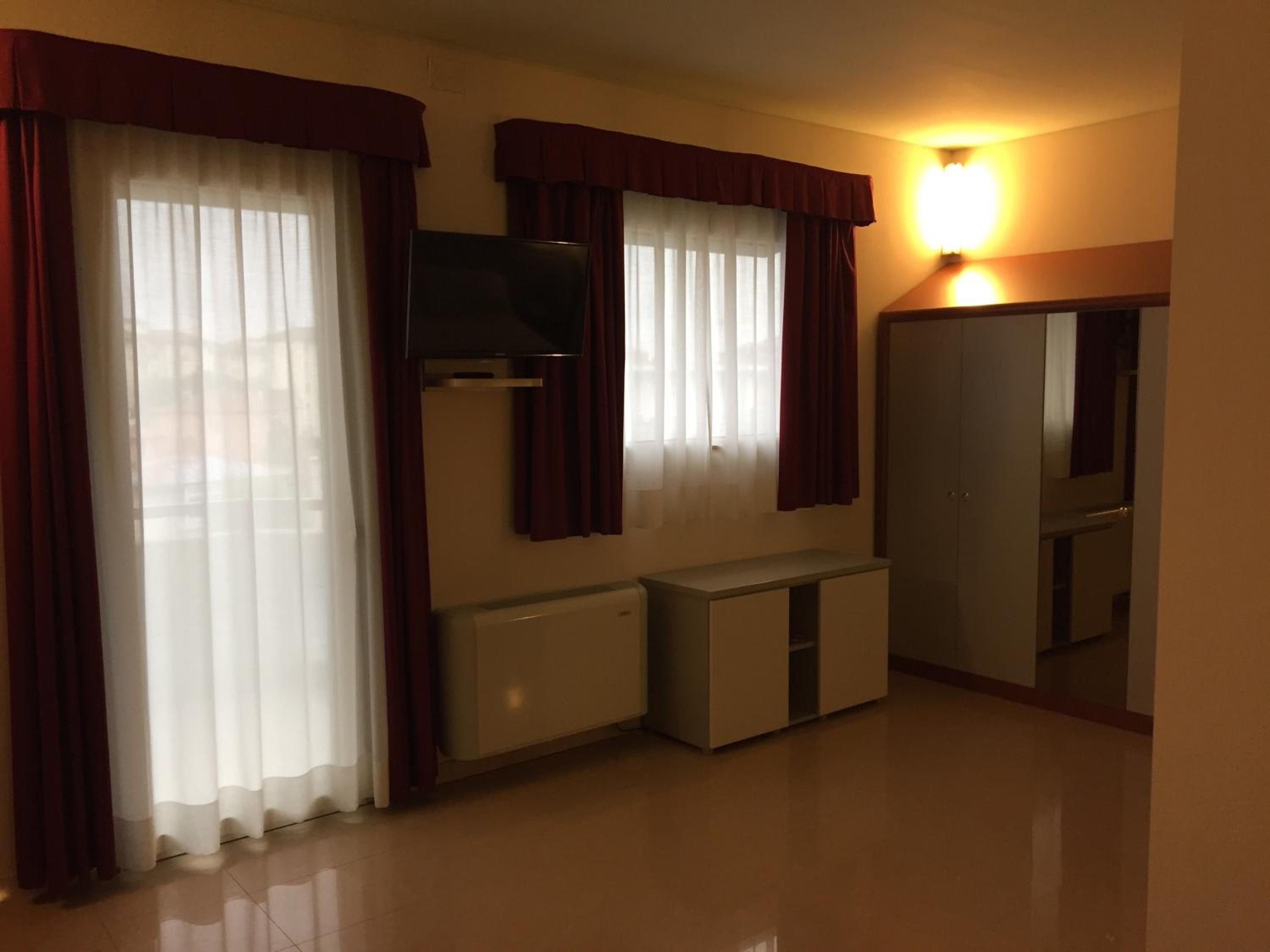 Quadruple Room with Balcony photo 3
