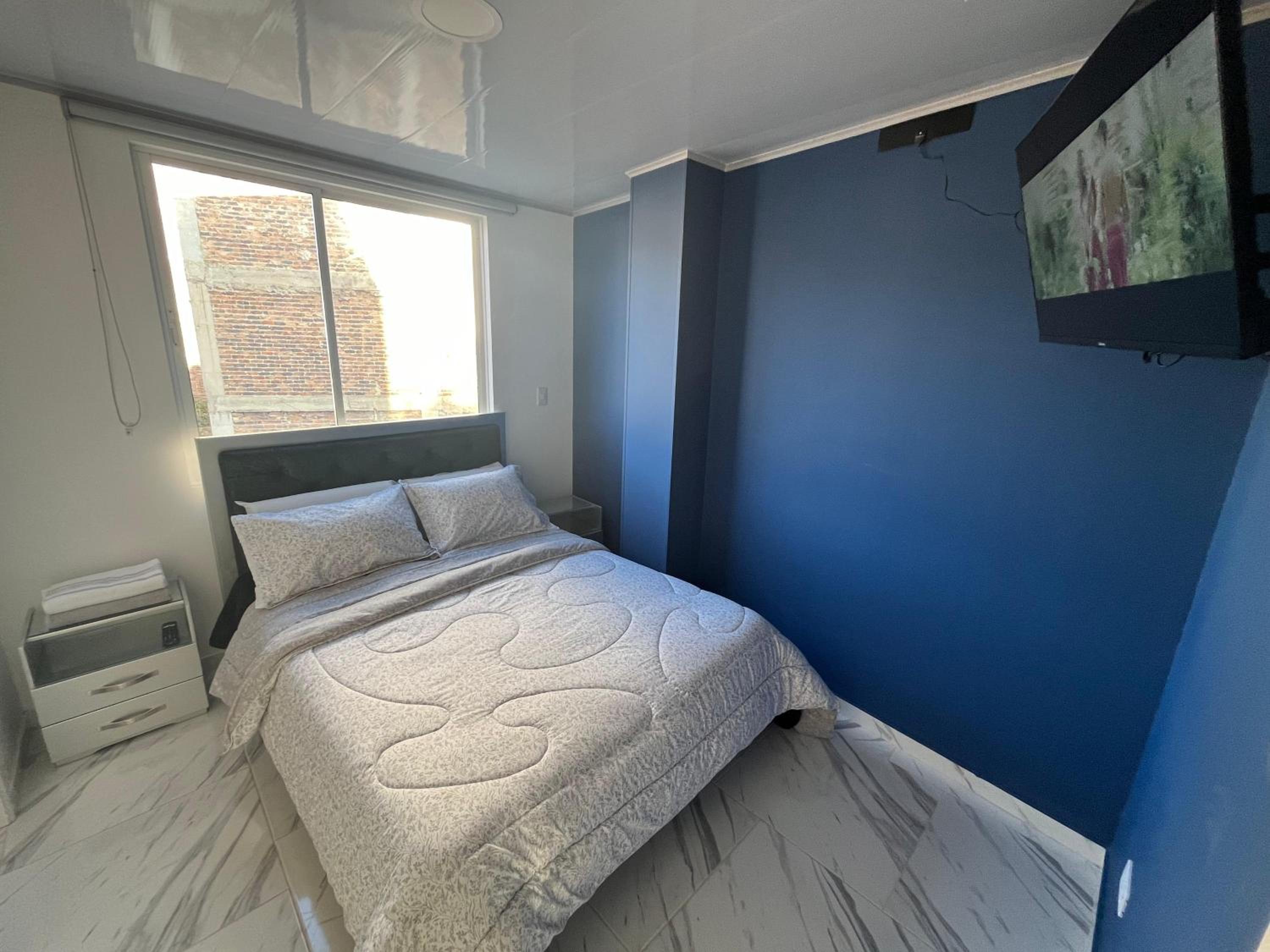 Deluxe One-Bedroom Apartment with City View photo 3