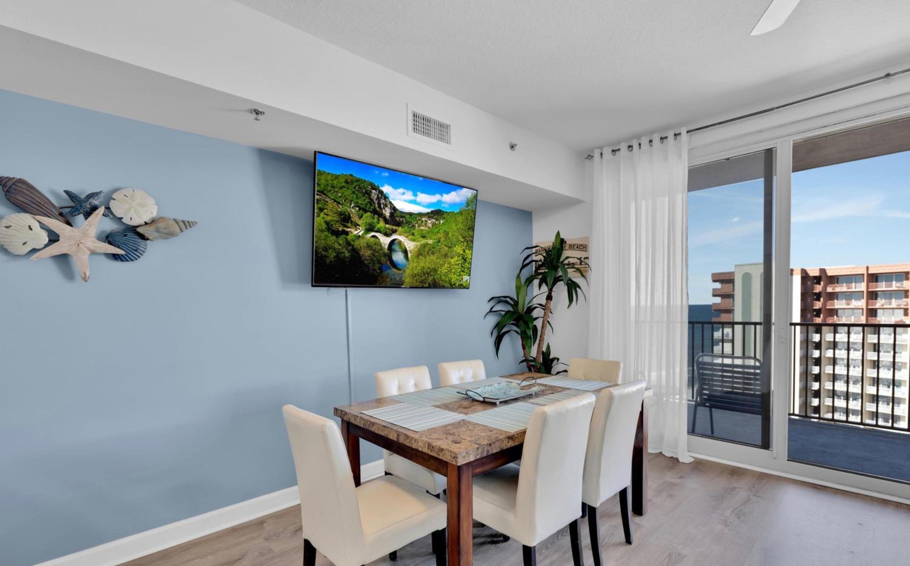 One-Bedroom Apartment with Sea View and Balcony photo 2