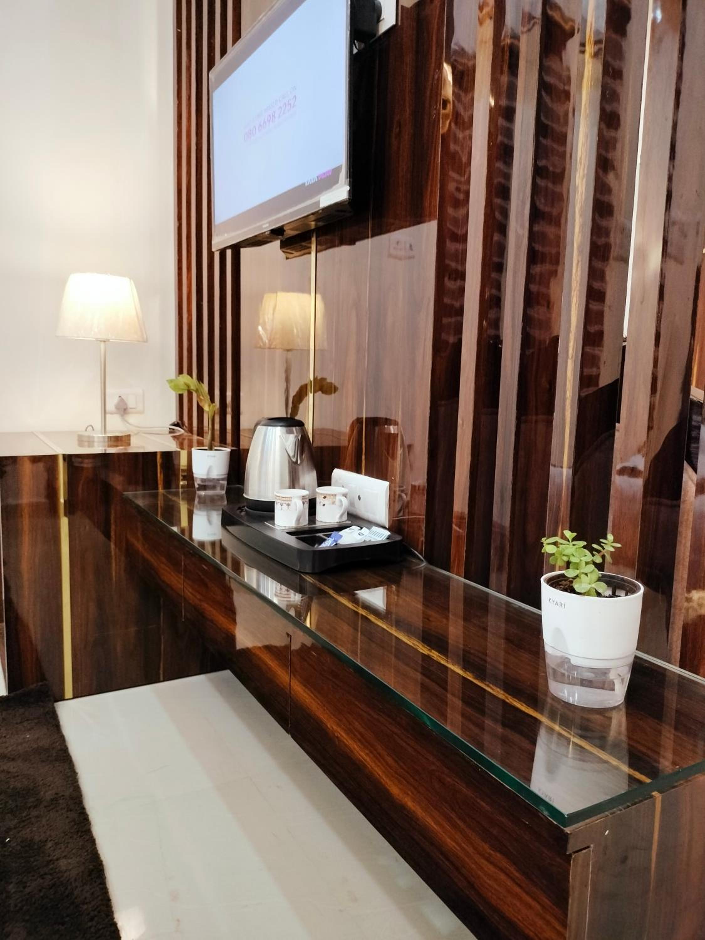 Executive Suite - Photo 46