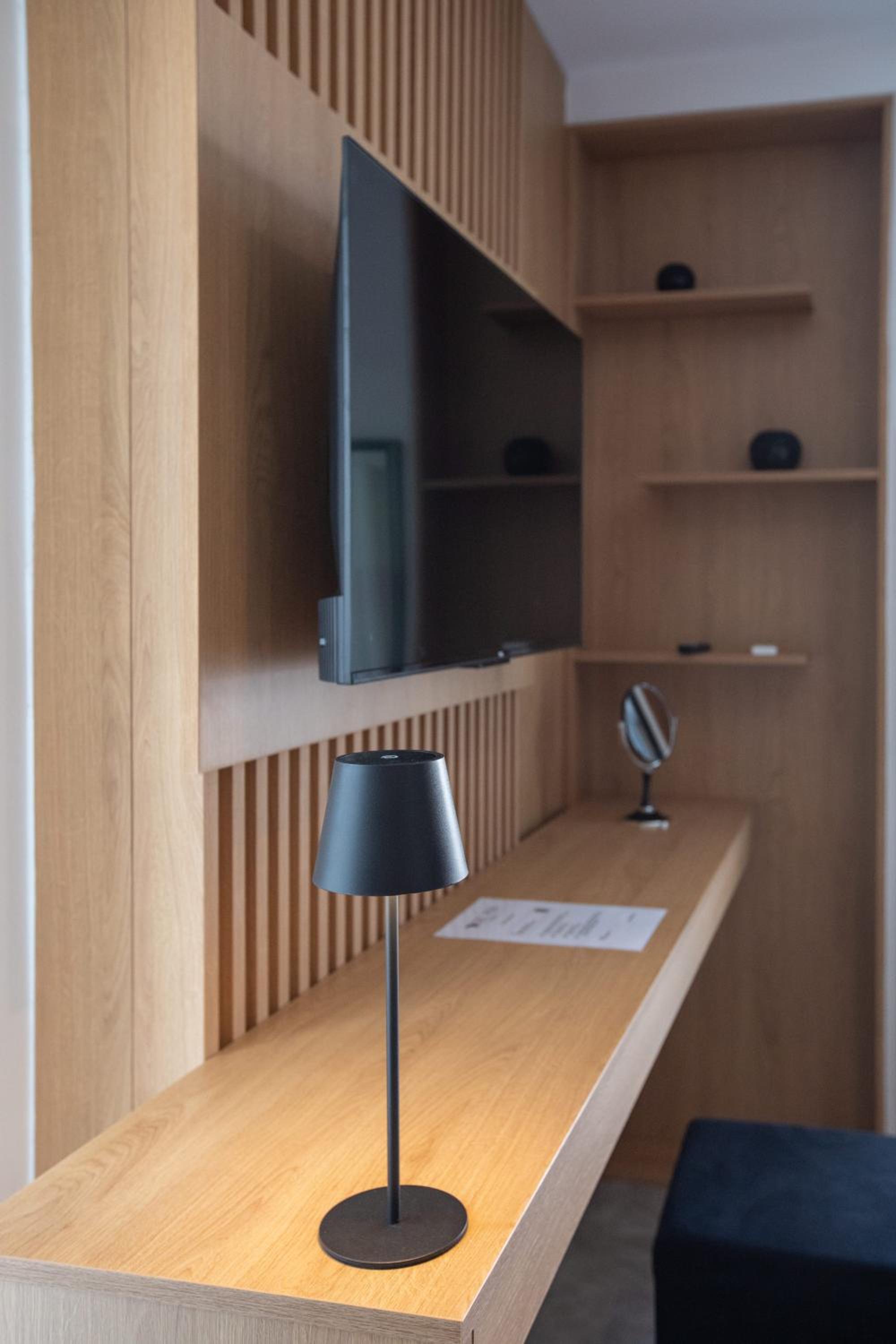 Suite with Balcony - Photo 7