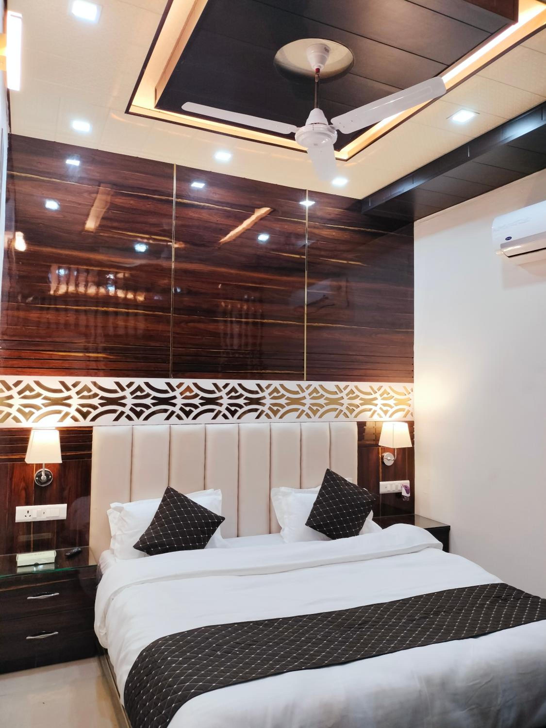 Executive Suite - Photo 42