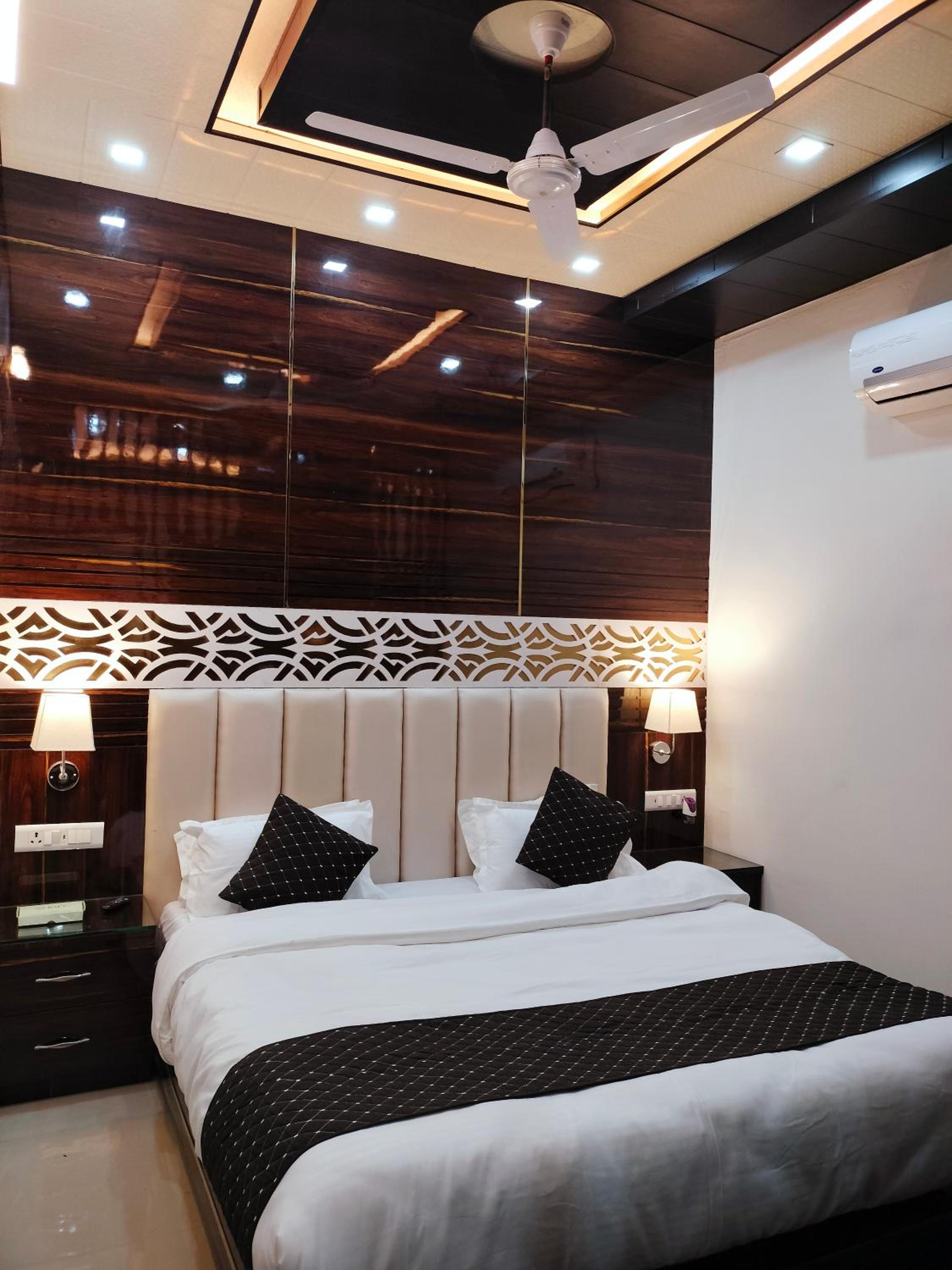 Executive Suite - Photo 41