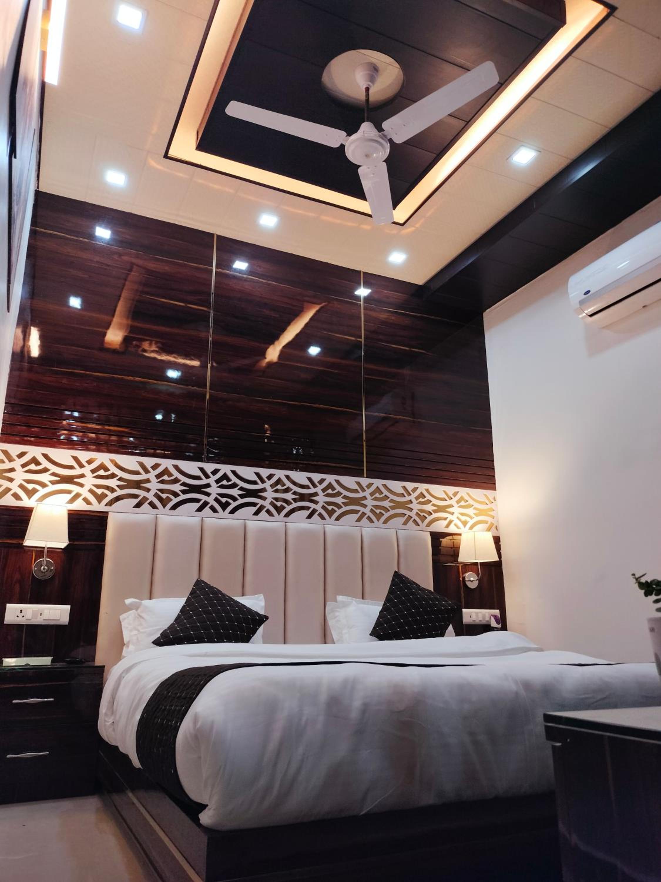 Executive Suite - Photo 32