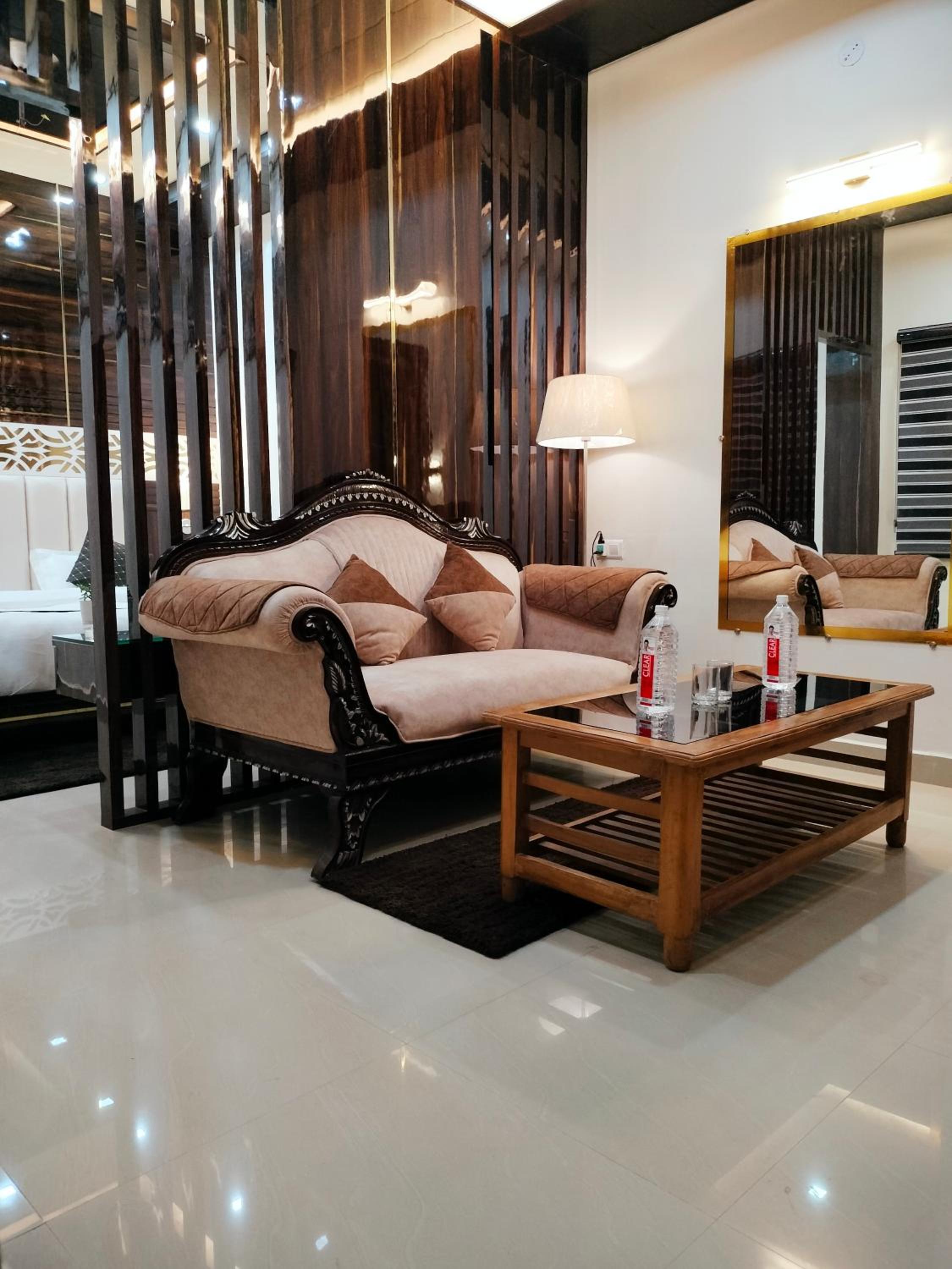 Executive Suite - Photo 30