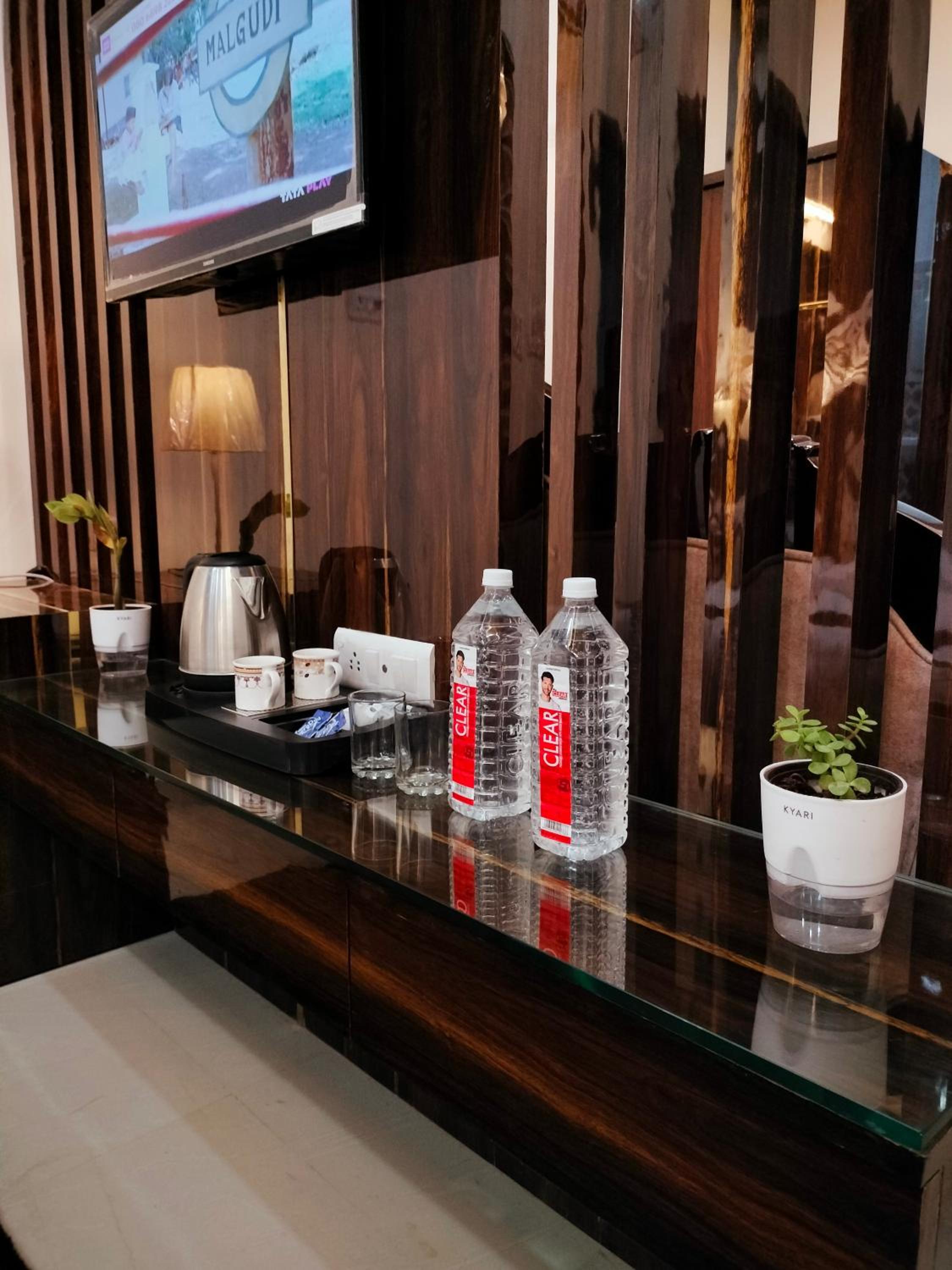 Executive Suite - Photo 21