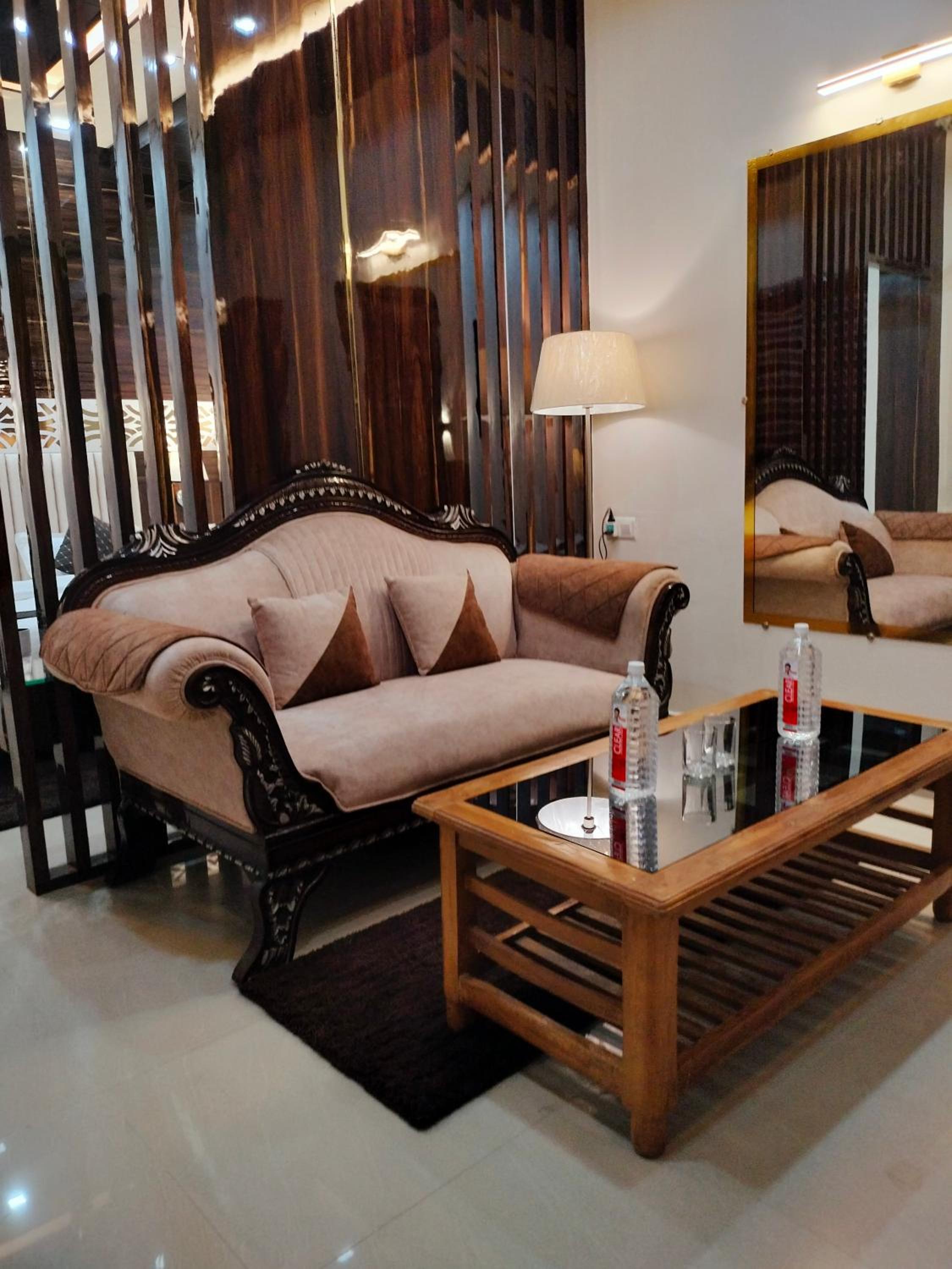 Executive Suite - Photo 20