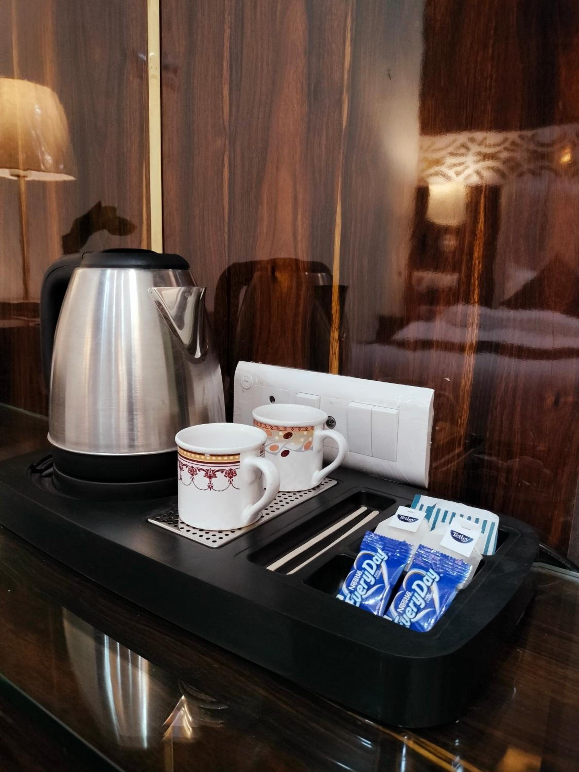 Executive Suite - Photo 19