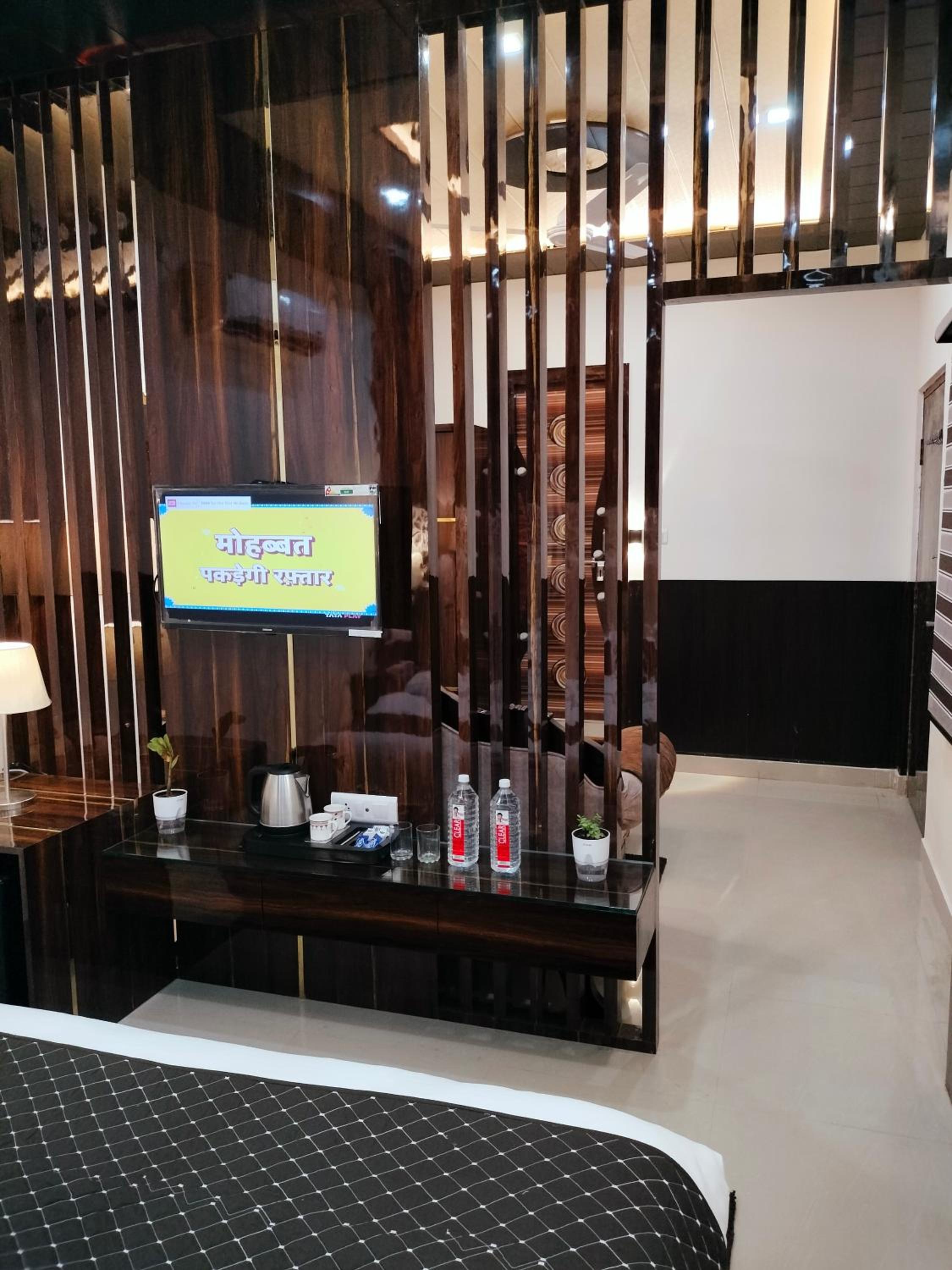 Executive Suite - Photo 13