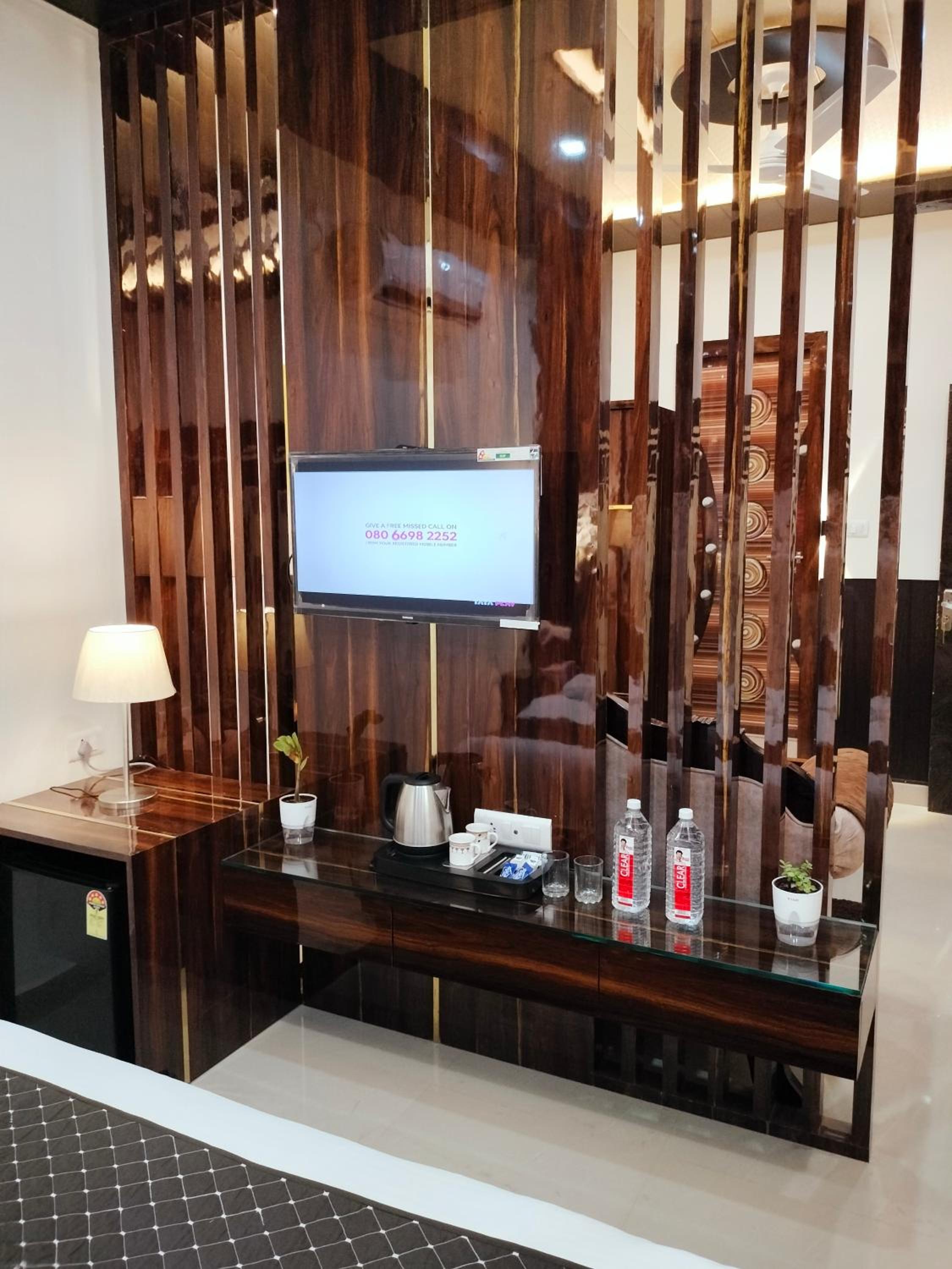 Executive Suite - Photo 17