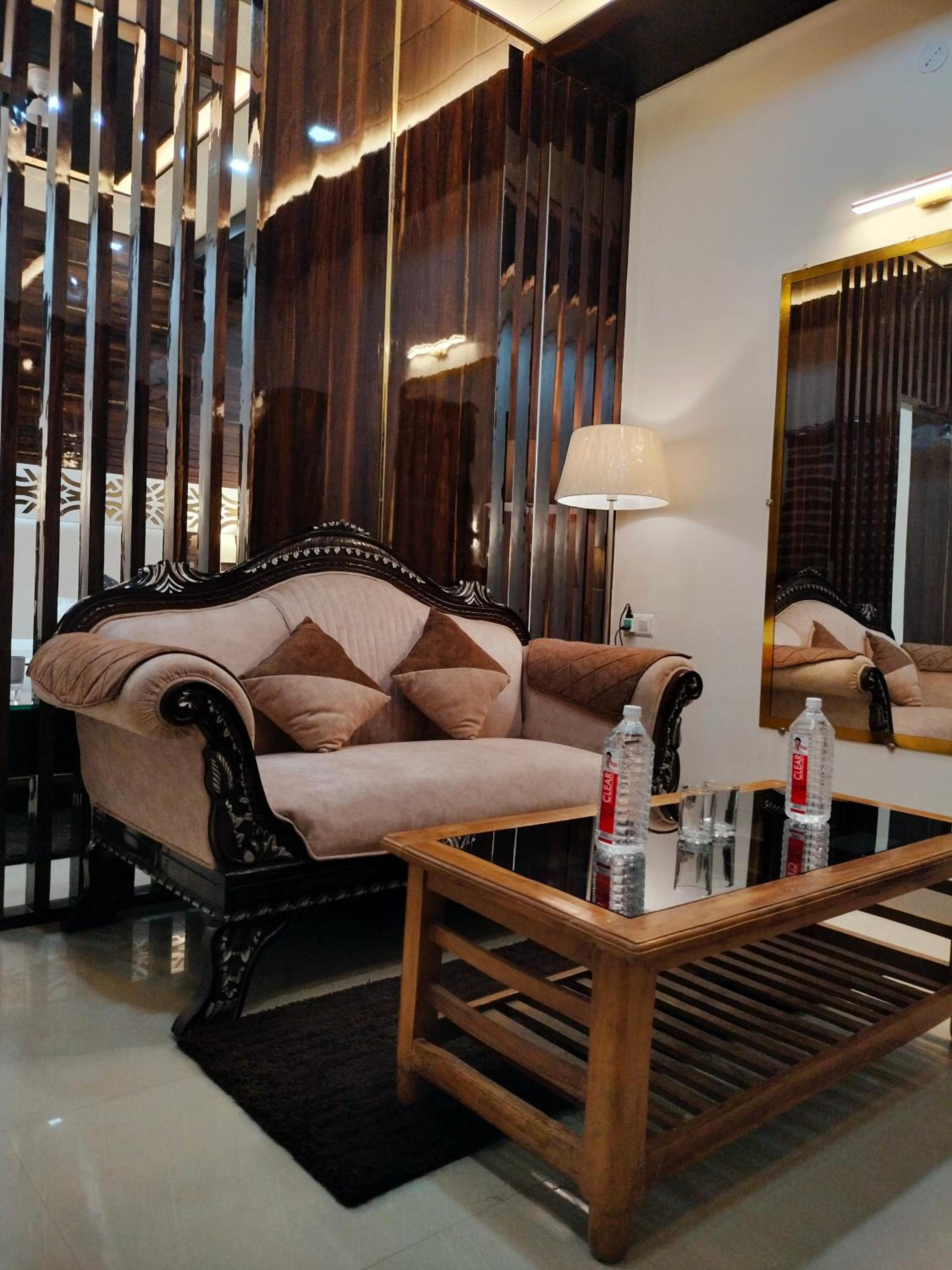 Executive Suite - Photo 10