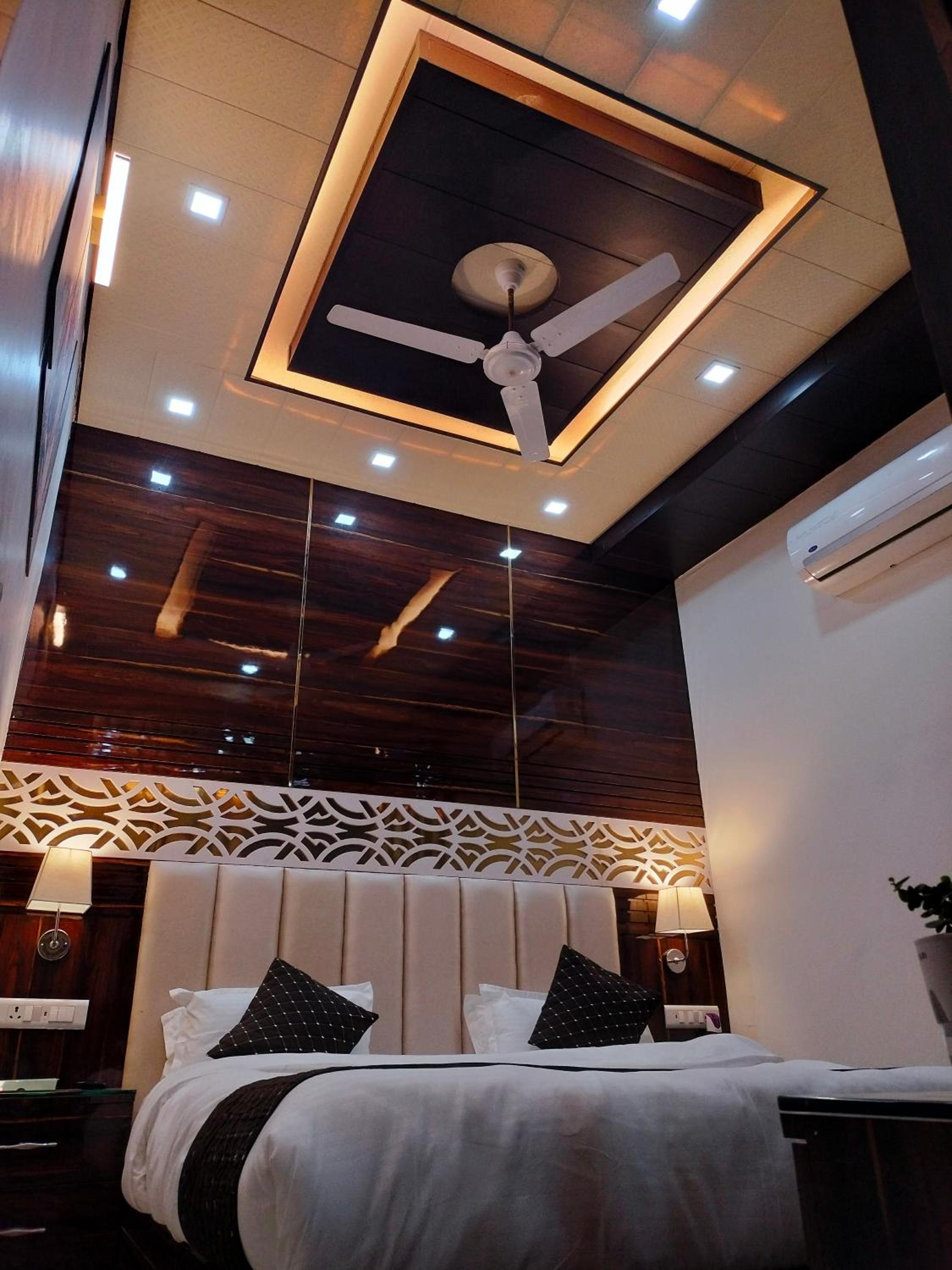 Executive Suite - Photo 4