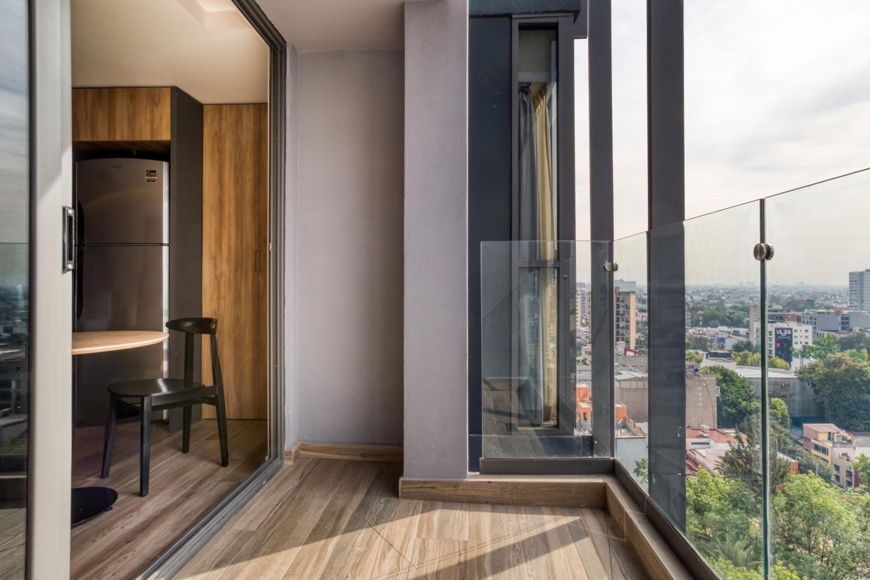 Studio with Balcony - Photo 4