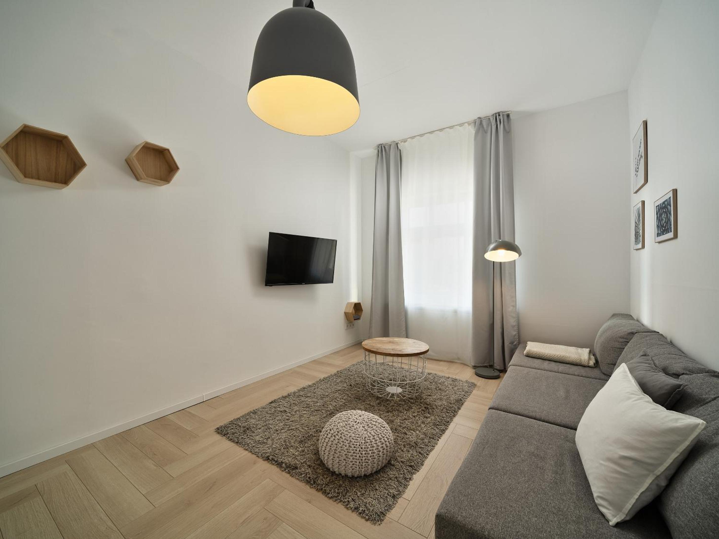 One-Bedroom Apartment photo 1