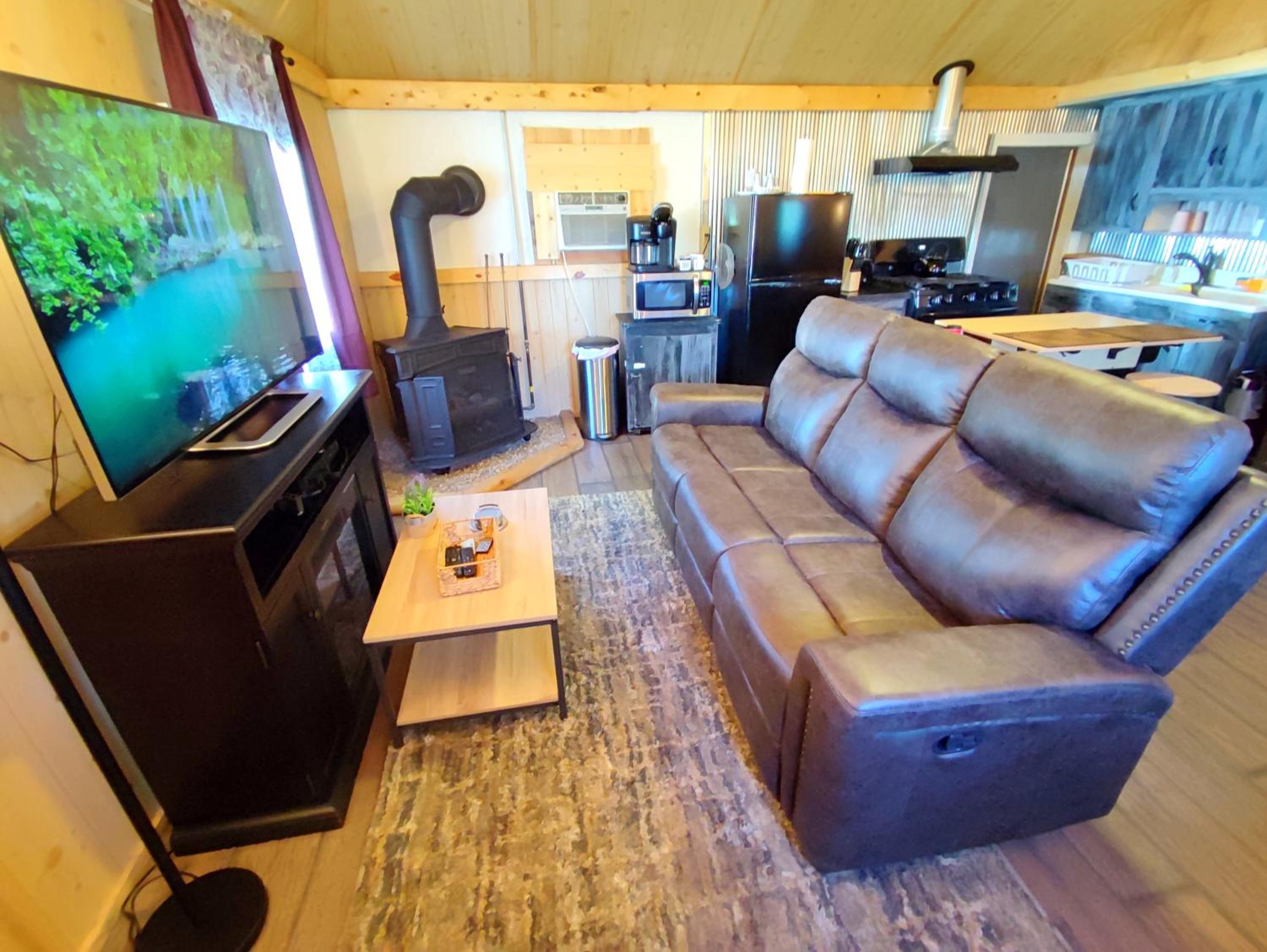 One-Bedroom House - Photo 2