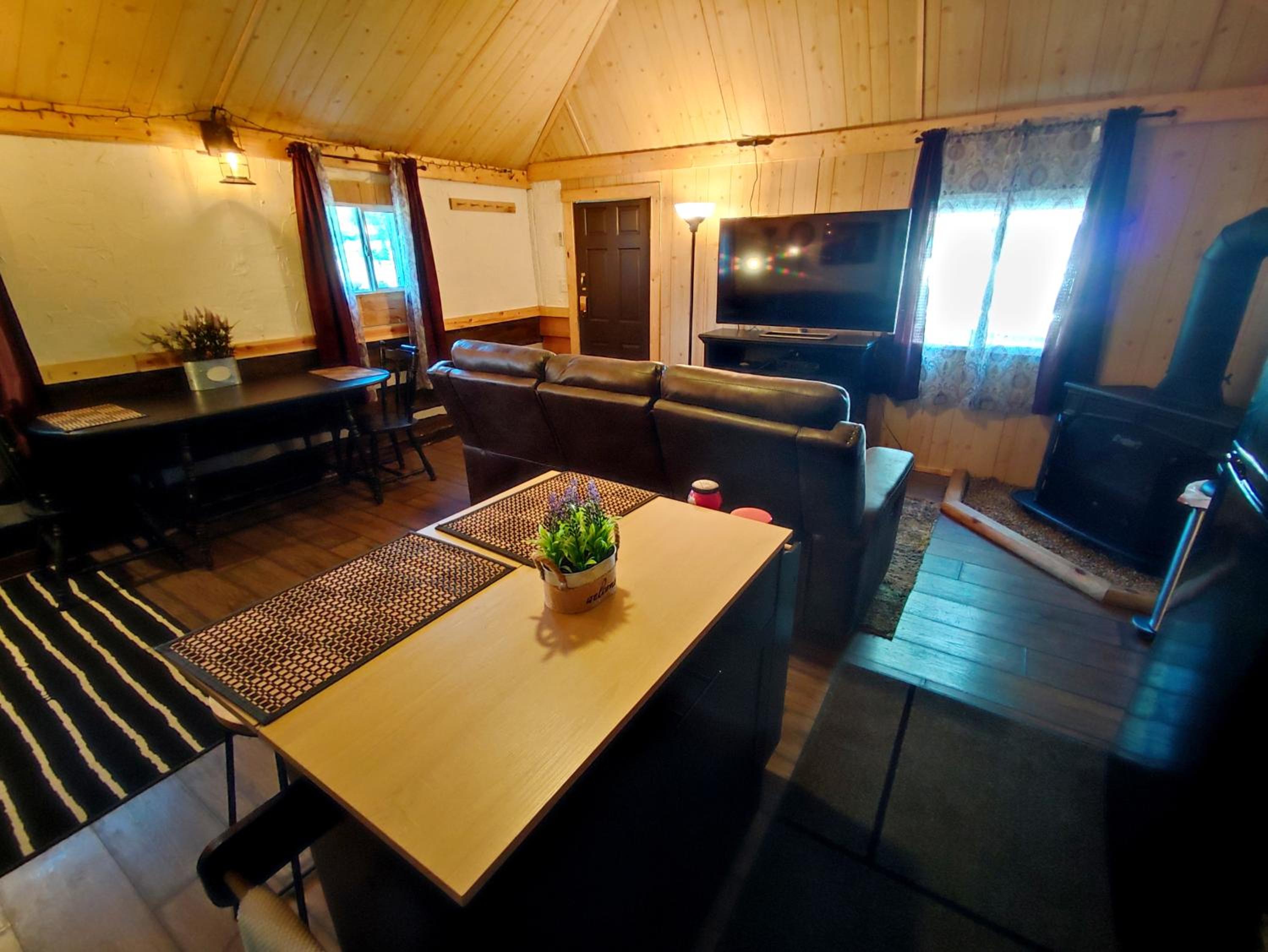 One-Bedroom House - Photo 4