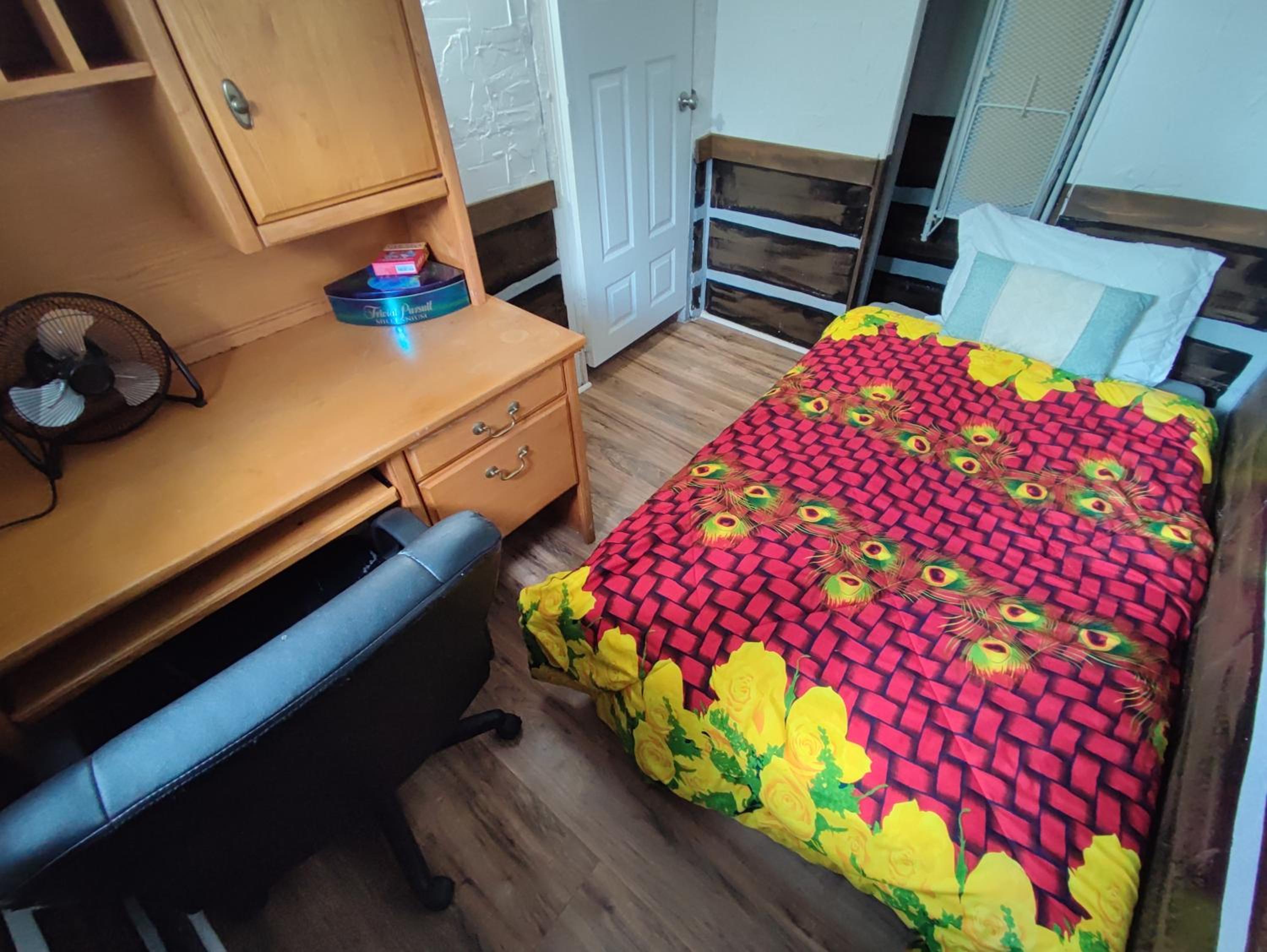 One-Bedroom House - Photo 11