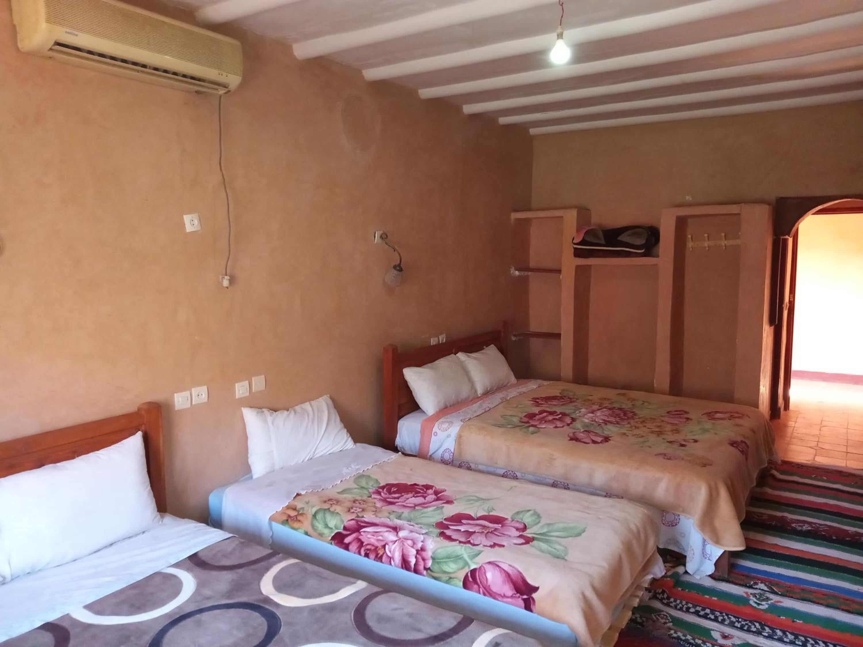 Quadruple Room with Garden View - Photo 4
