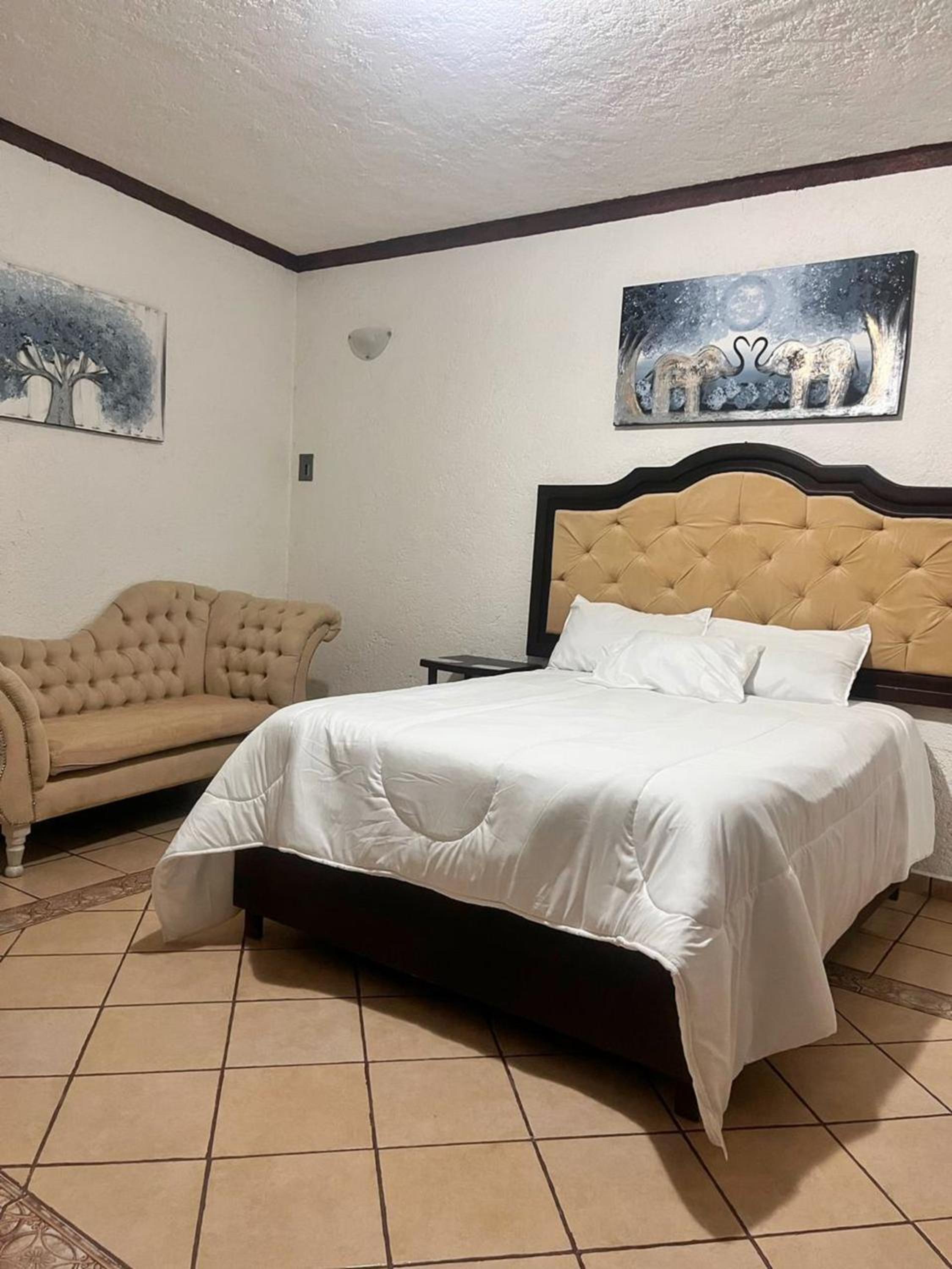 Queen Room photo 1