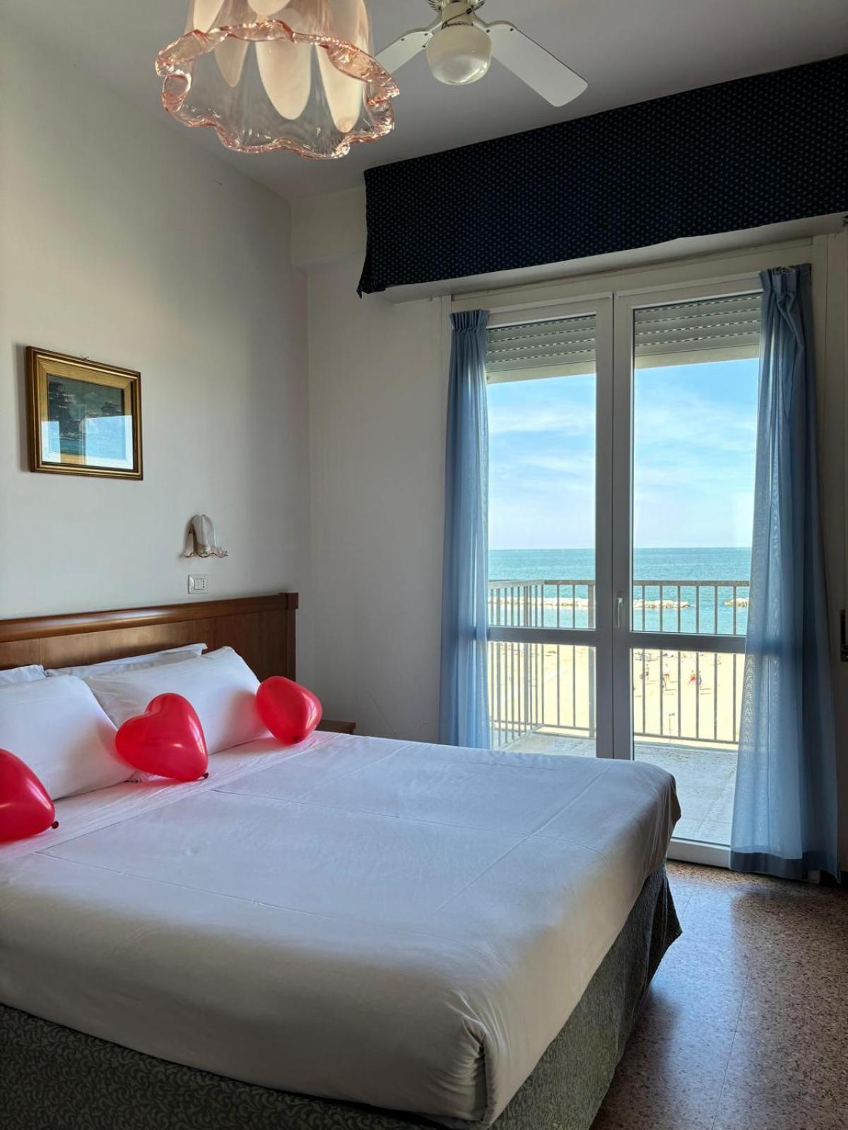 Double Room with Sea View photo 1