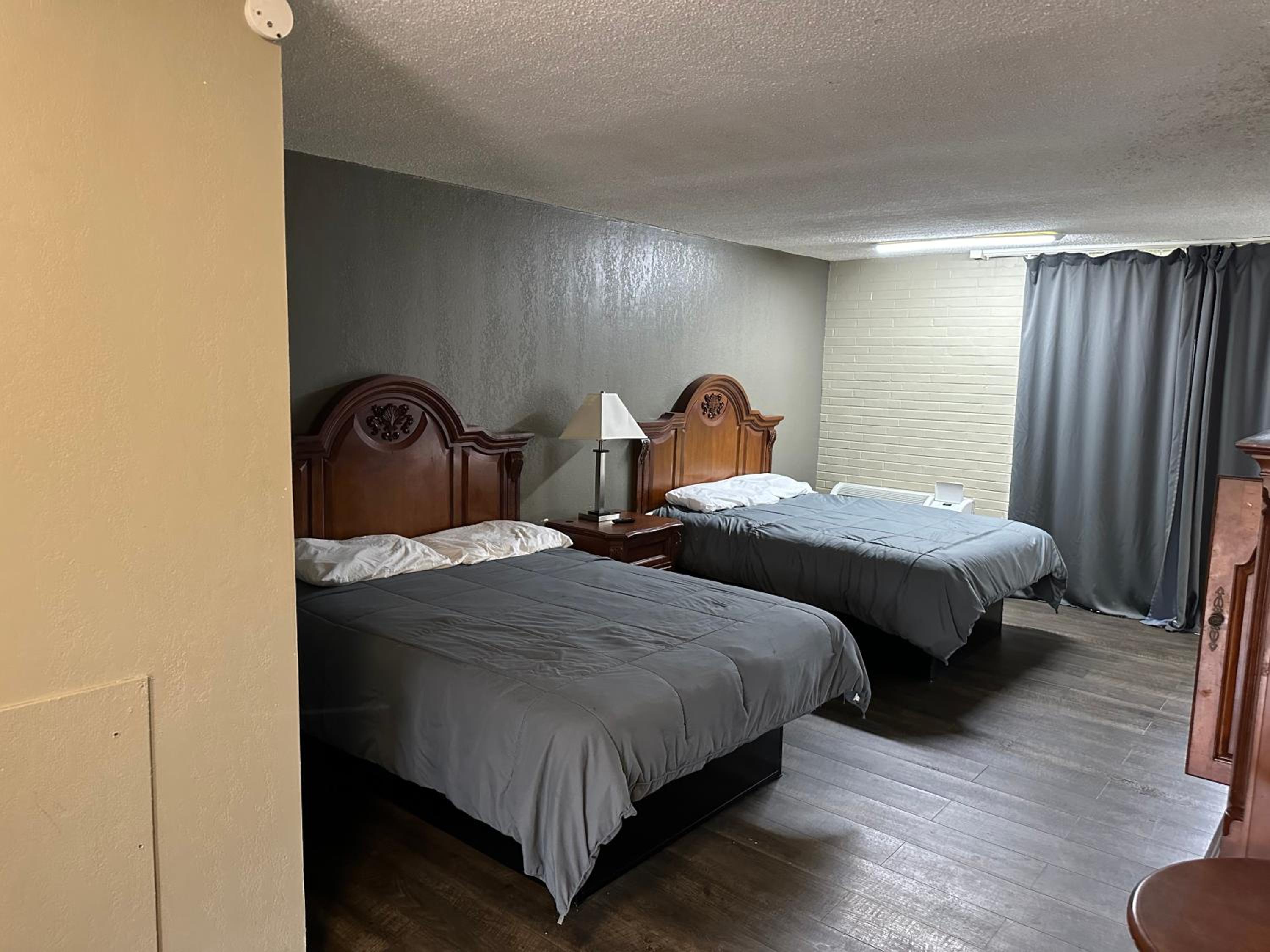 Standard Queen Room with Two Queen Beds photo 1