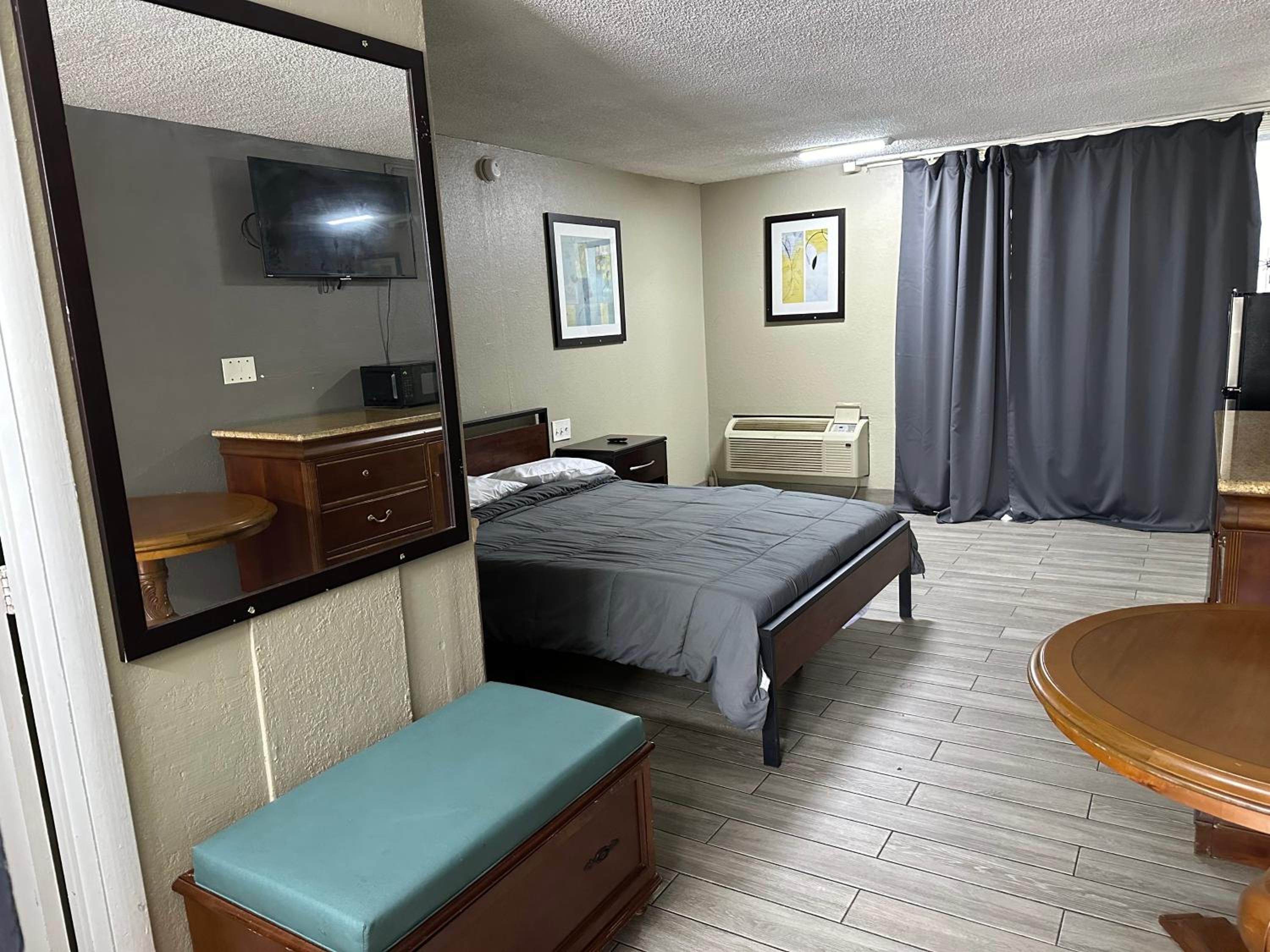 Standard Queen Room photo 1