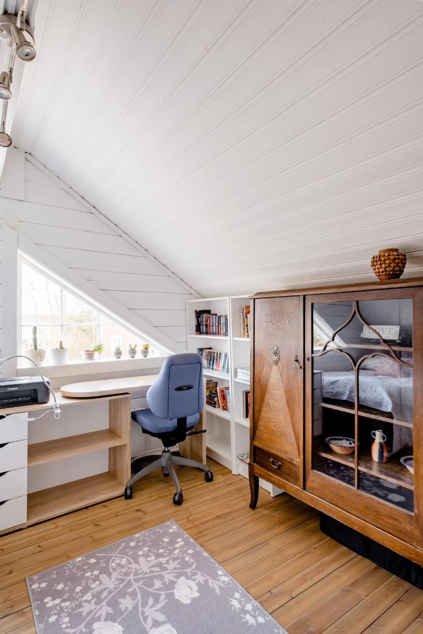 Three-Bedroom House - Photo 17
