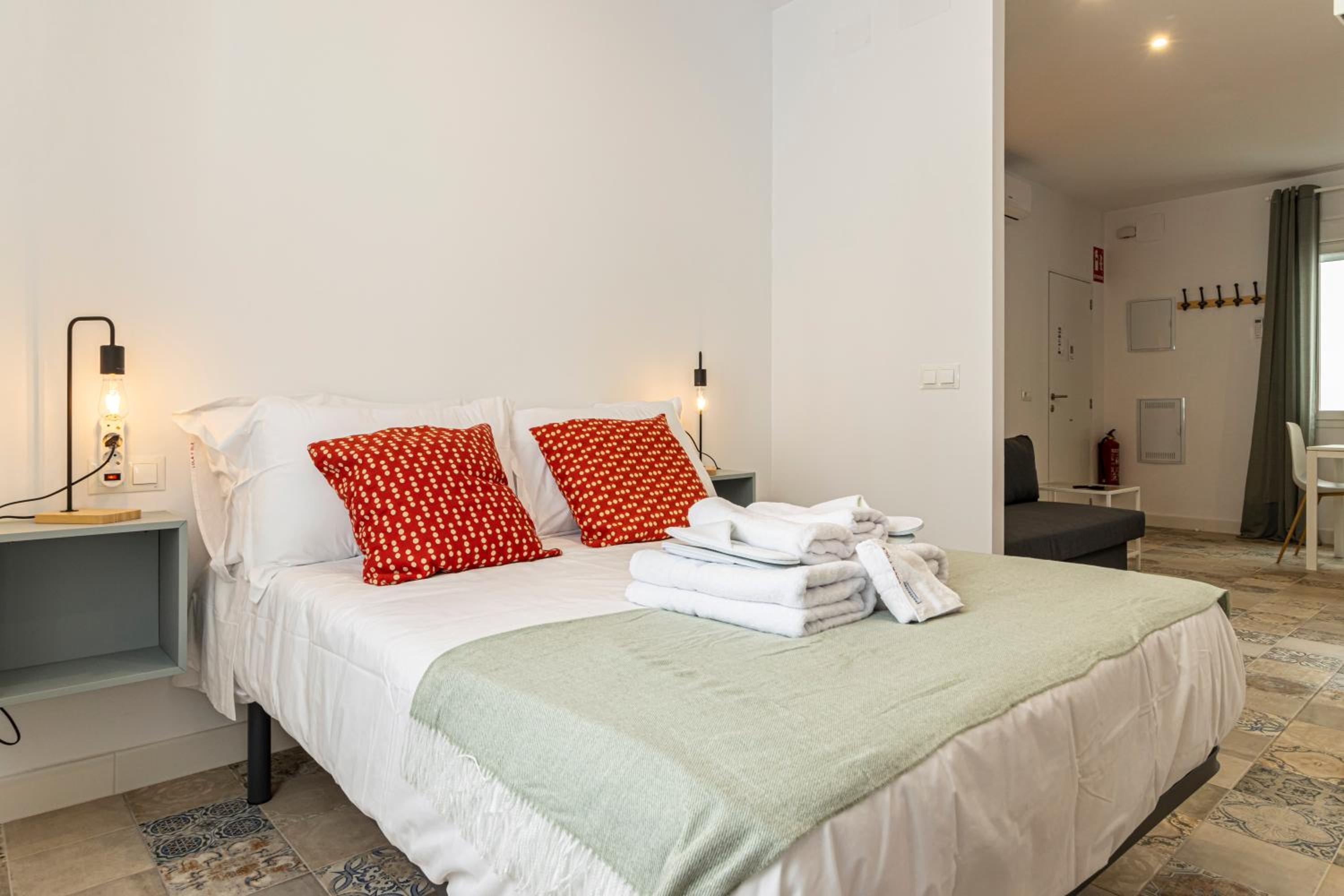Studio Apartment with One Double Bed photo 3
