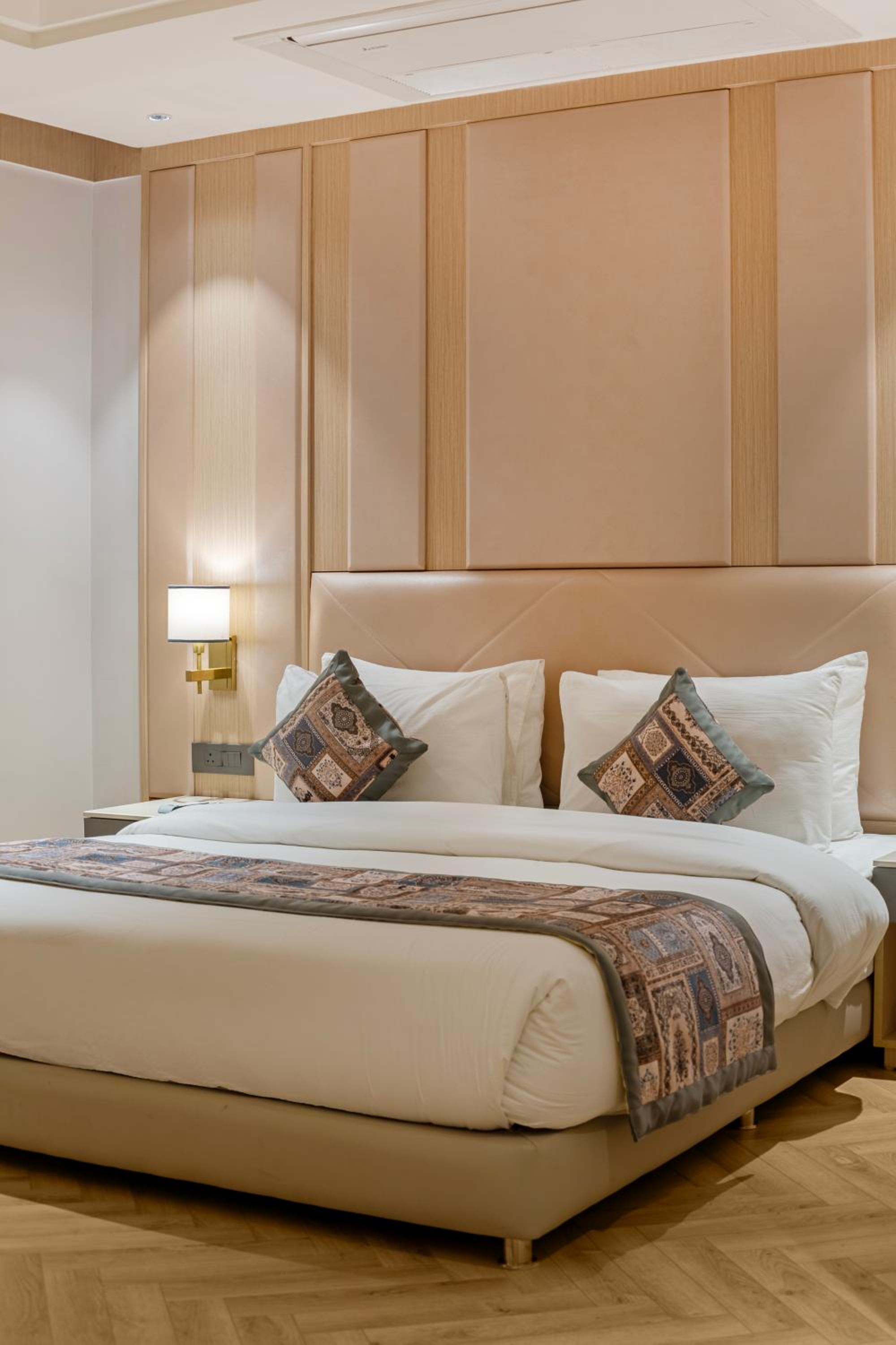 Deluxe King Room photo 3