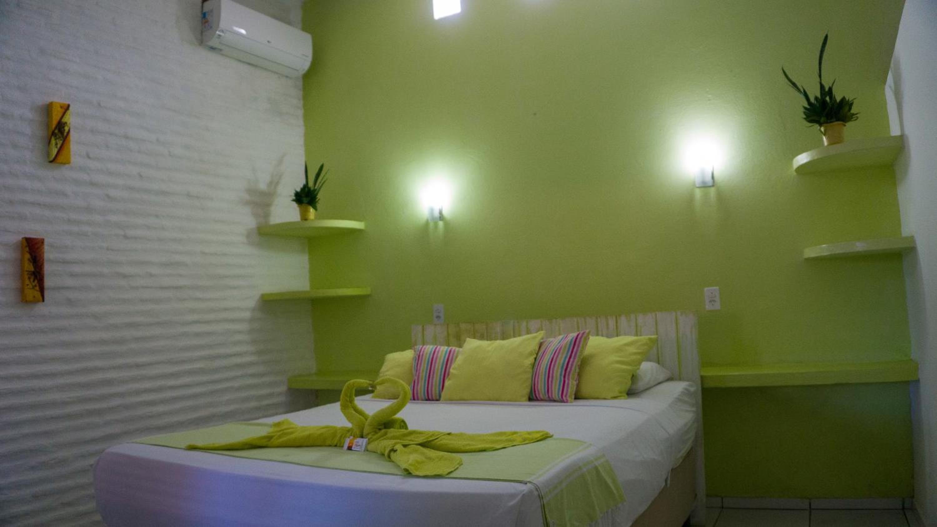 Queen Room with Pool View photo 3