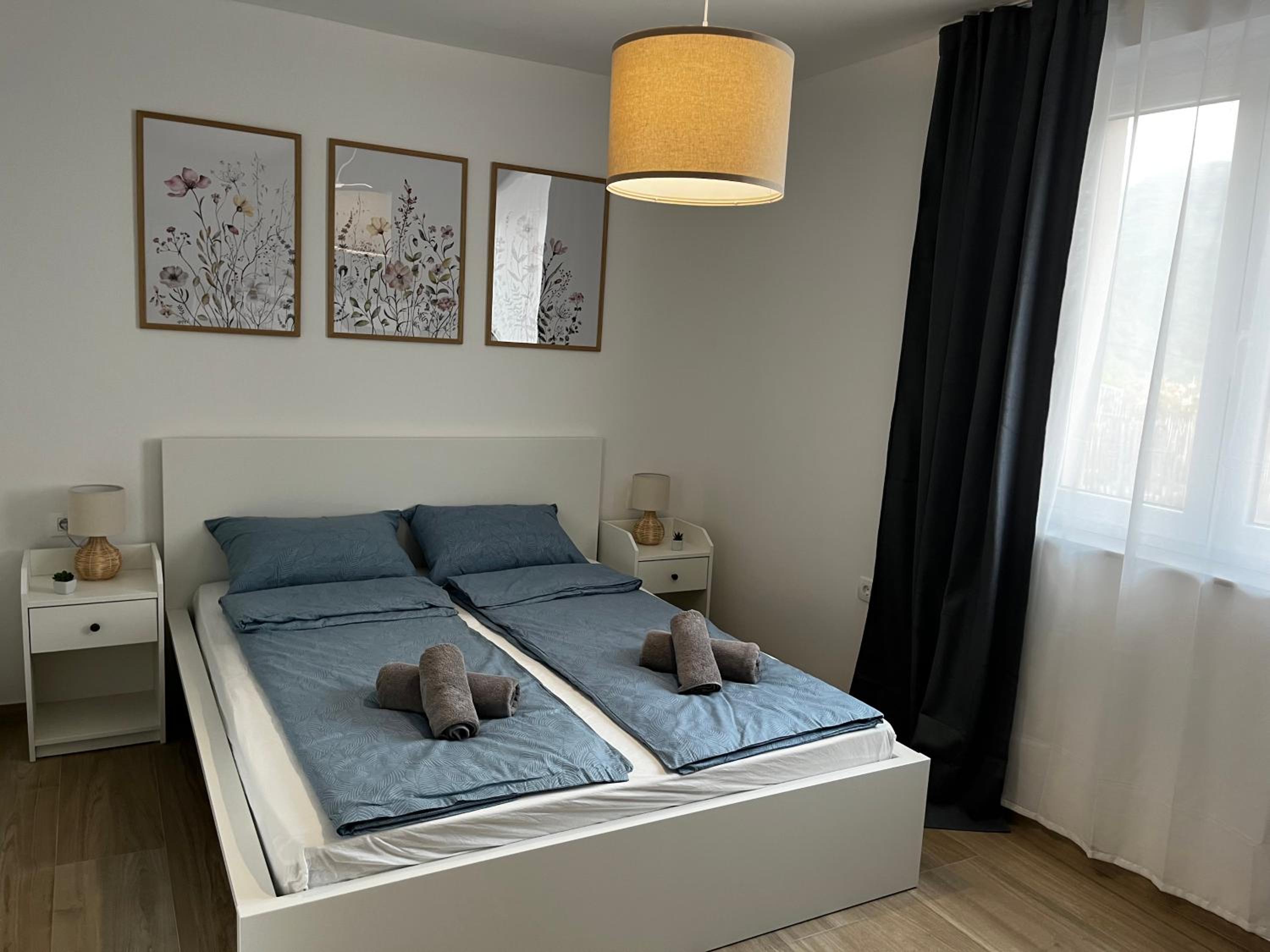 One-Bedroom Apartment photo 1